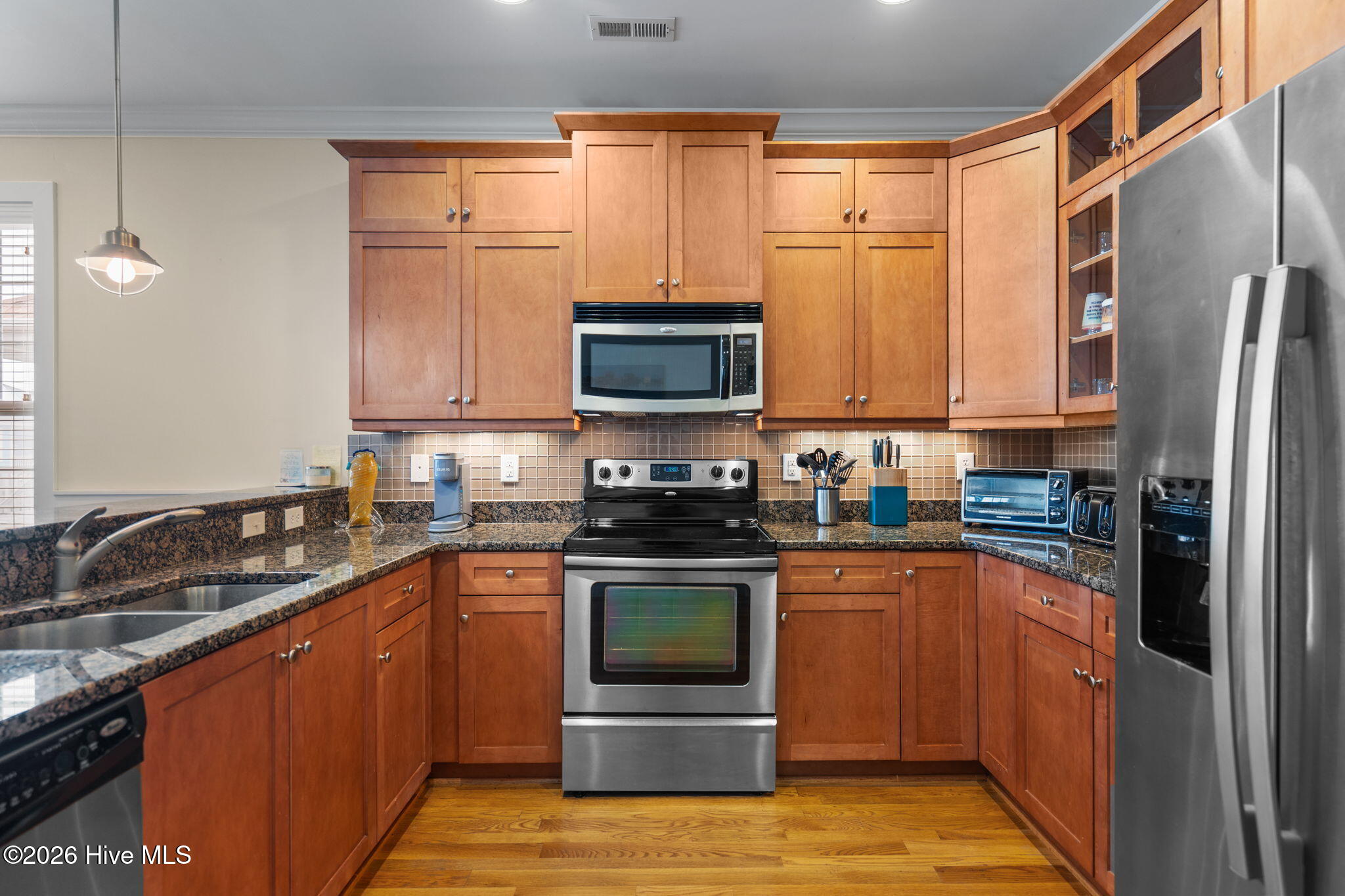 100561147 | Photo 15