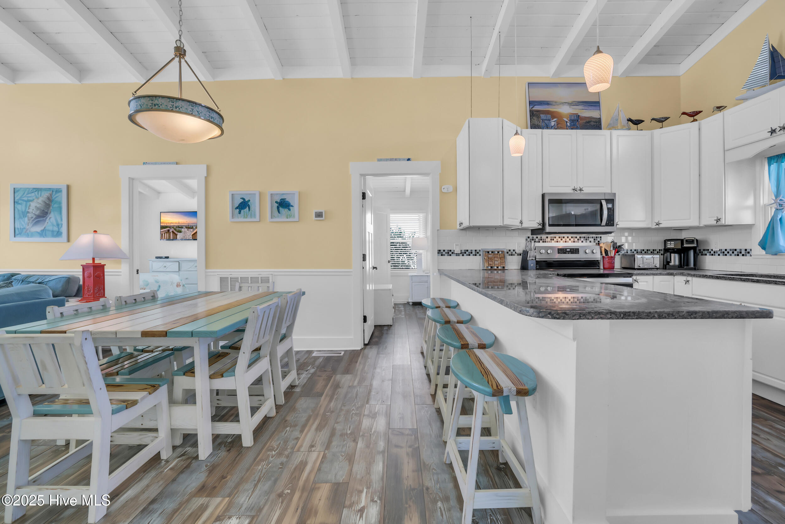 100536286 | Photo 17