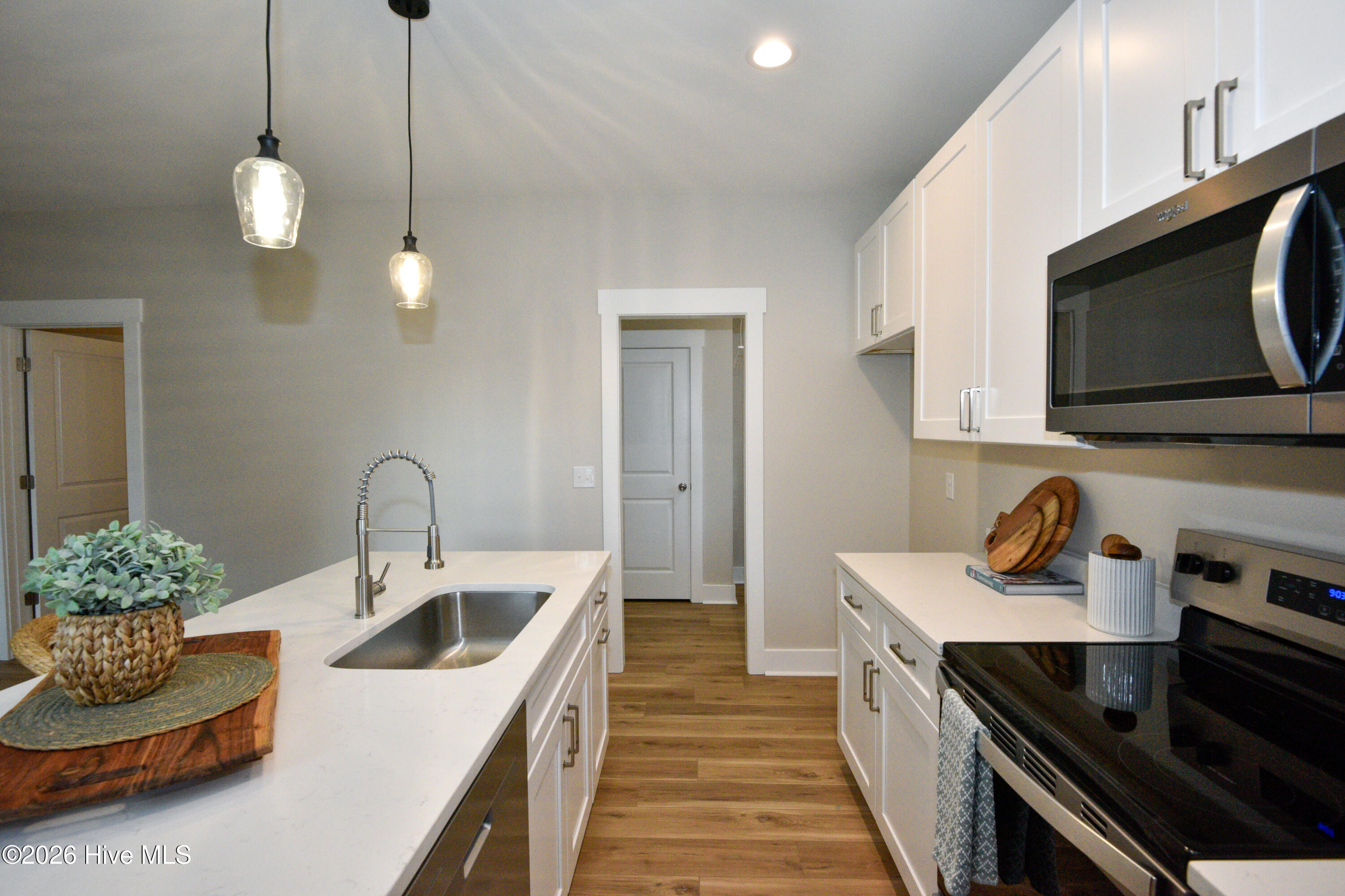 100569320 | Photo 27