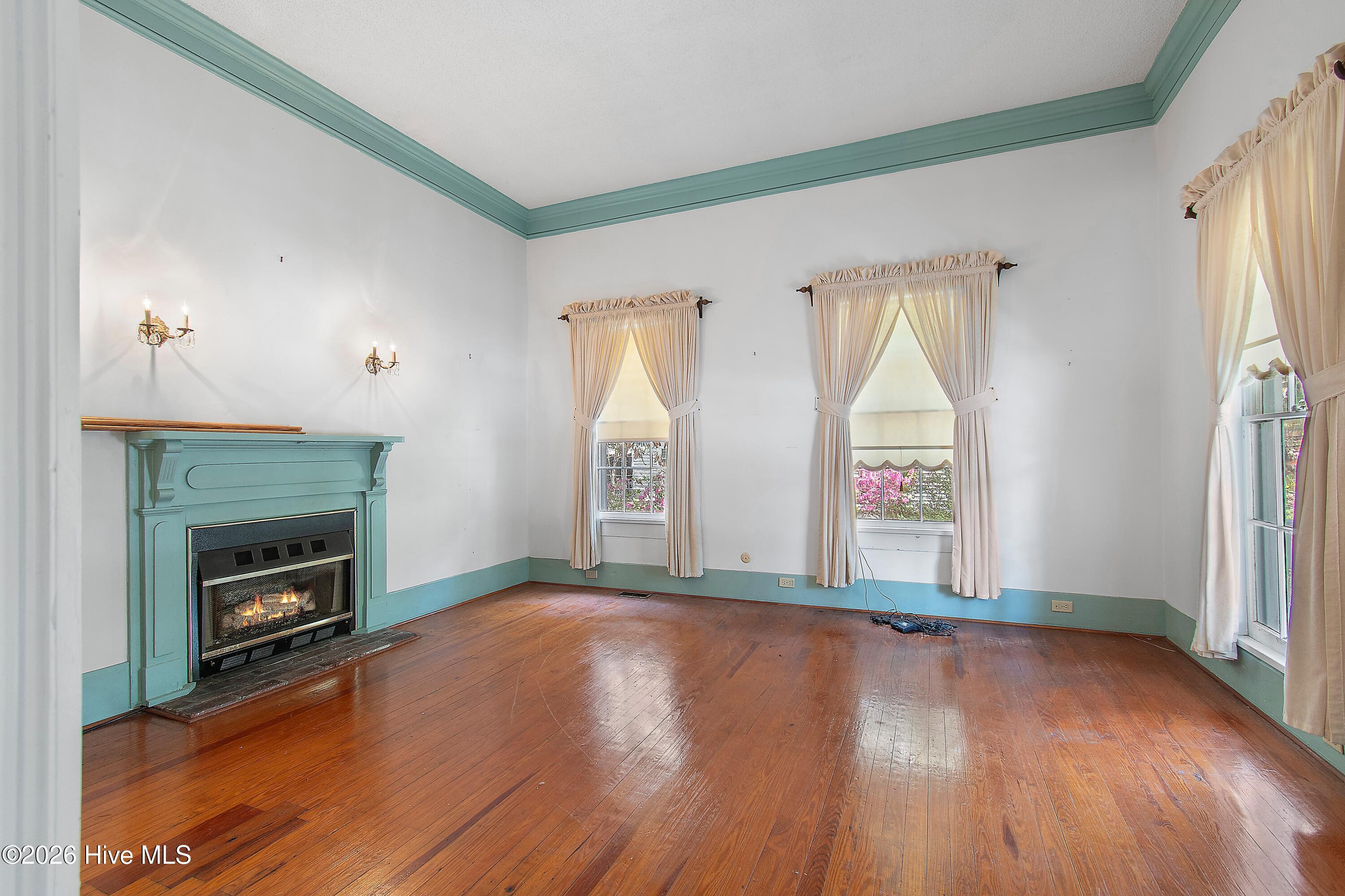 100566206 | Photo 23