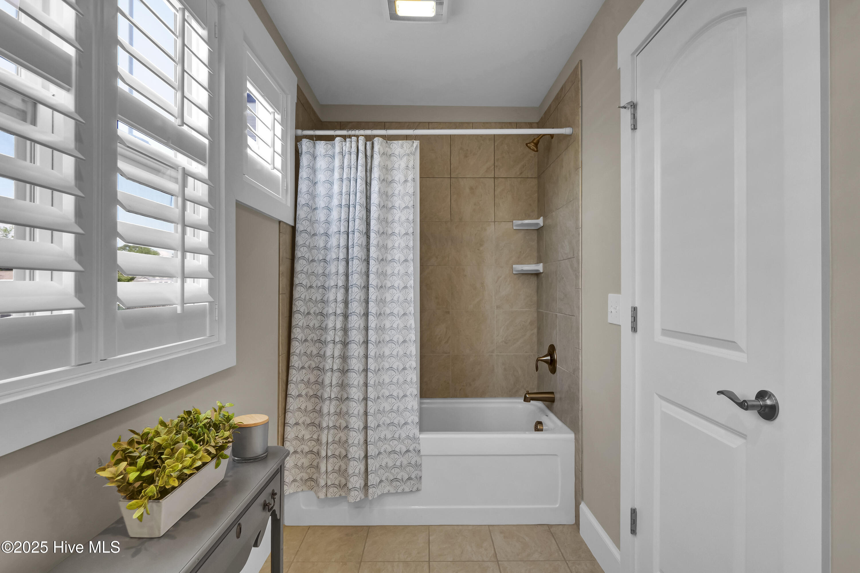 100504892 | Photo 22