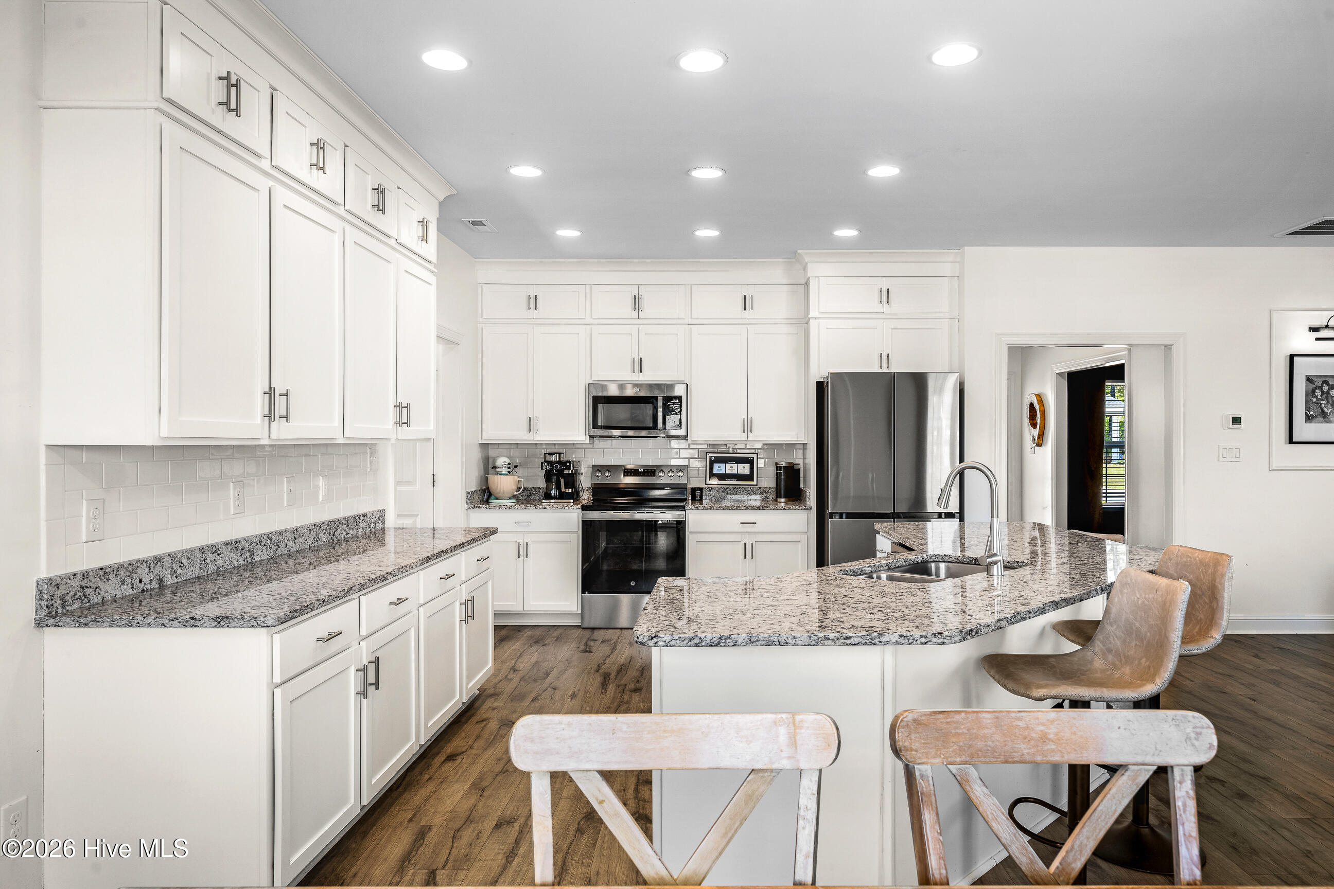 100567296 | Photo 13