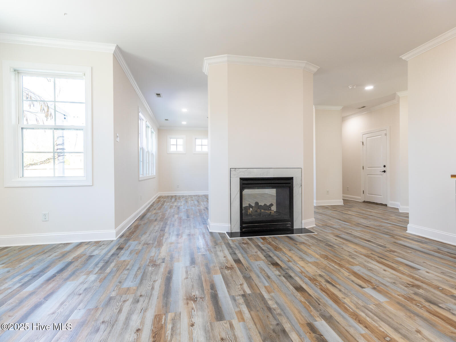 100546251 | Photo 24