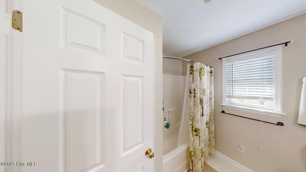 100560010 | Photo 33