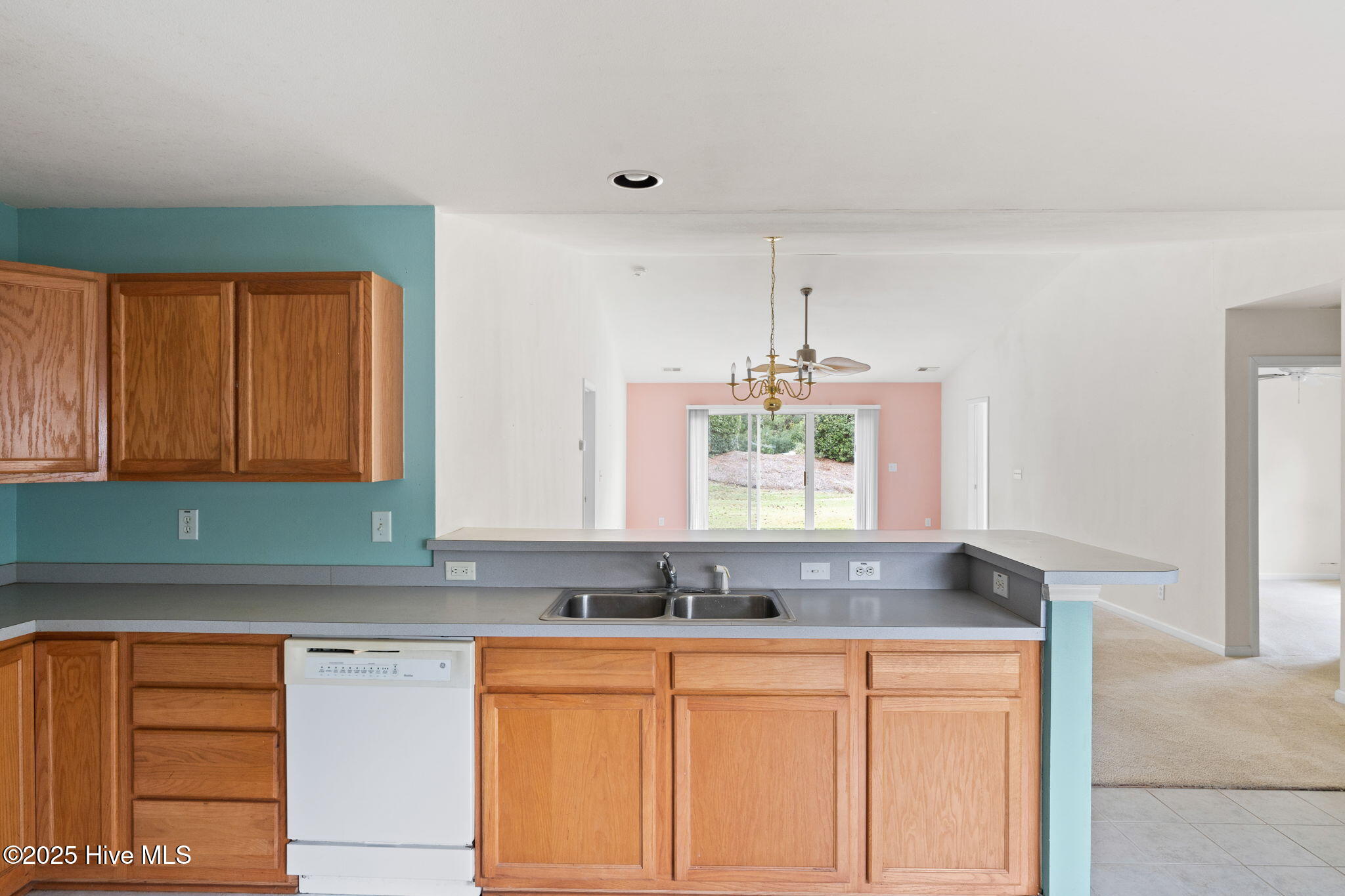 100536152 | Photo 12