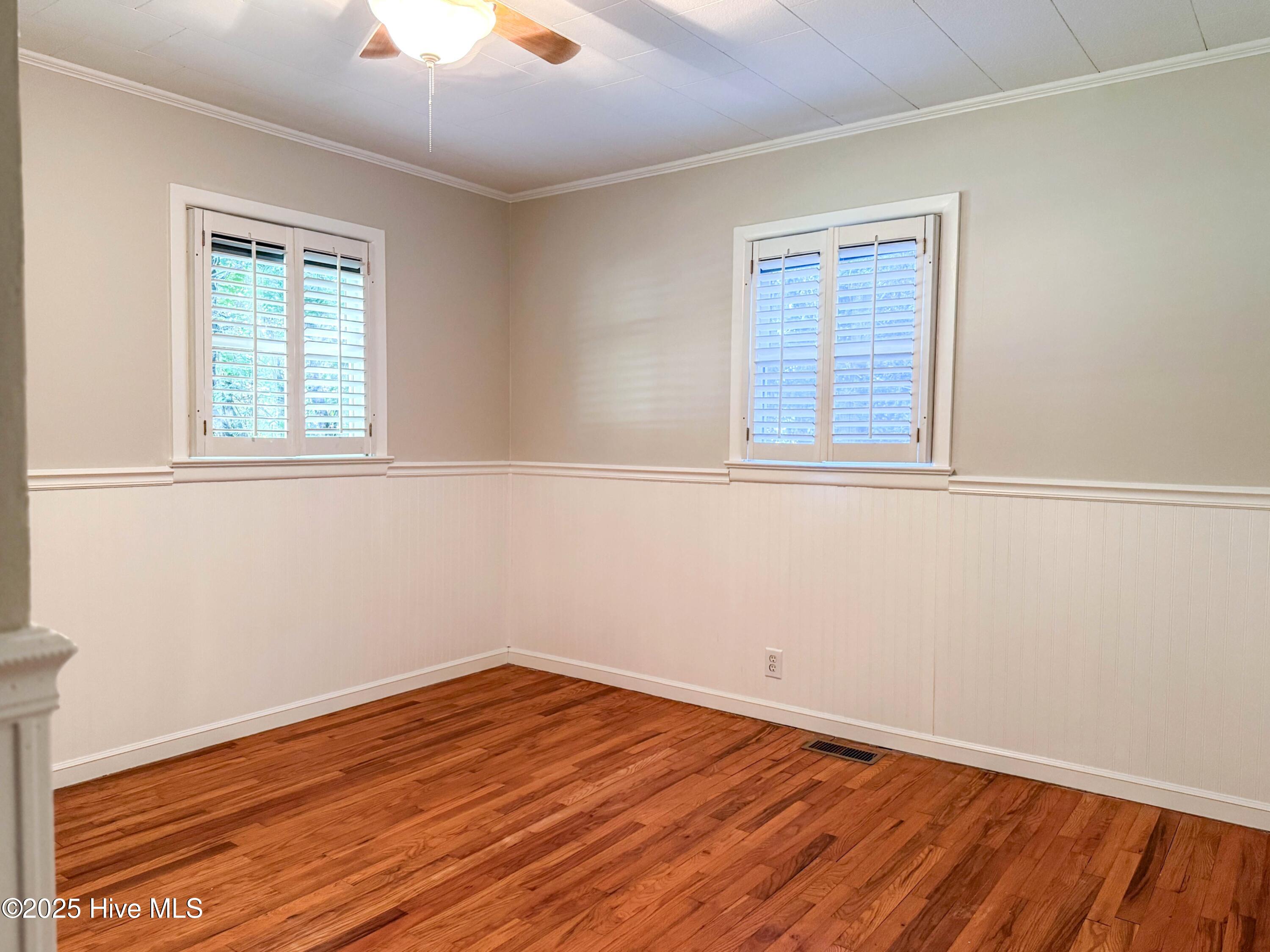 100537869 | Photo 40