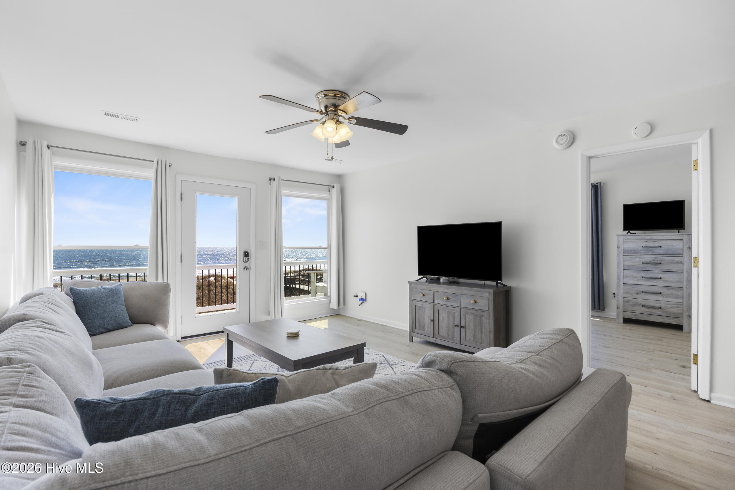 100561648 | Photo 16