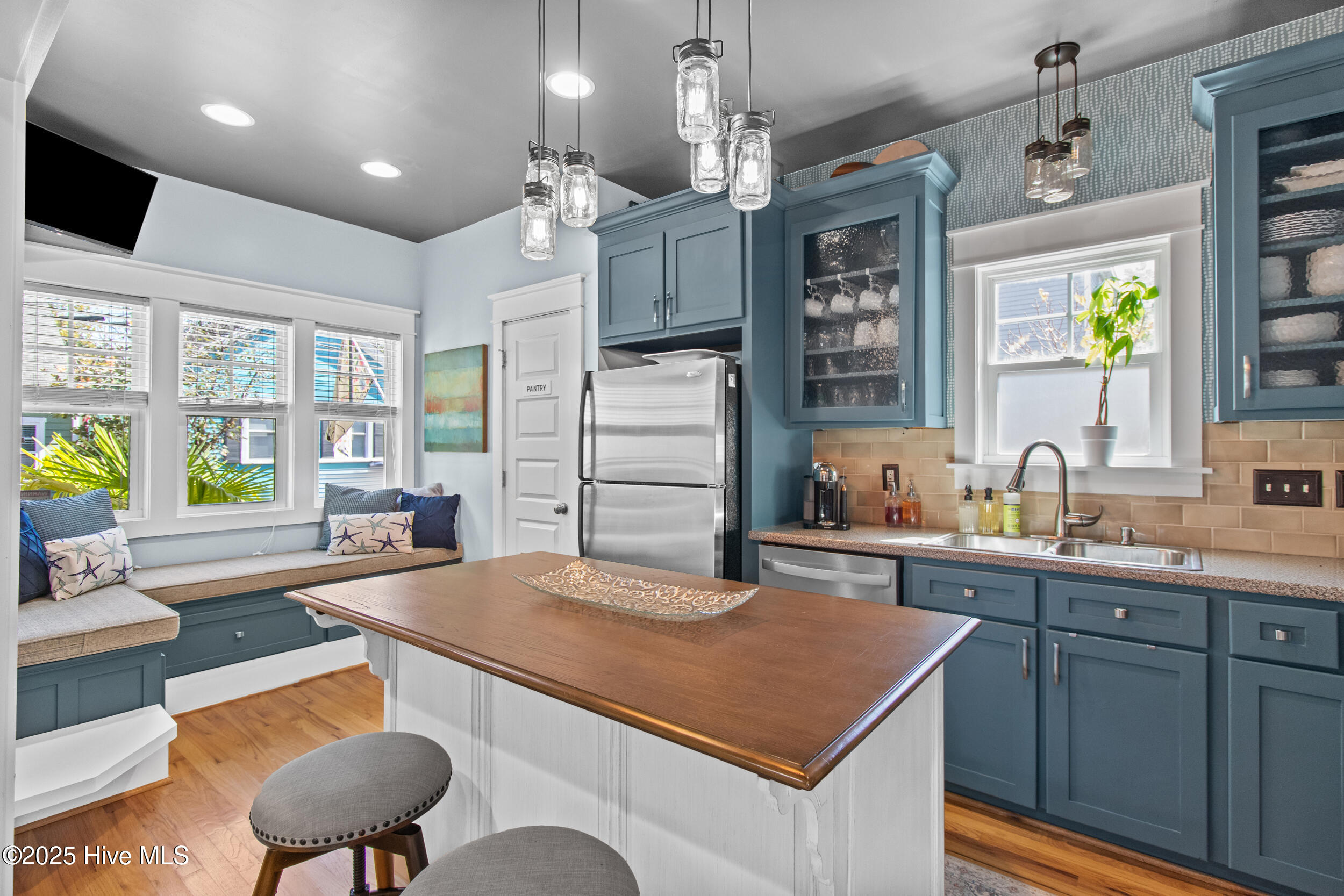 100532640 | Photo 16