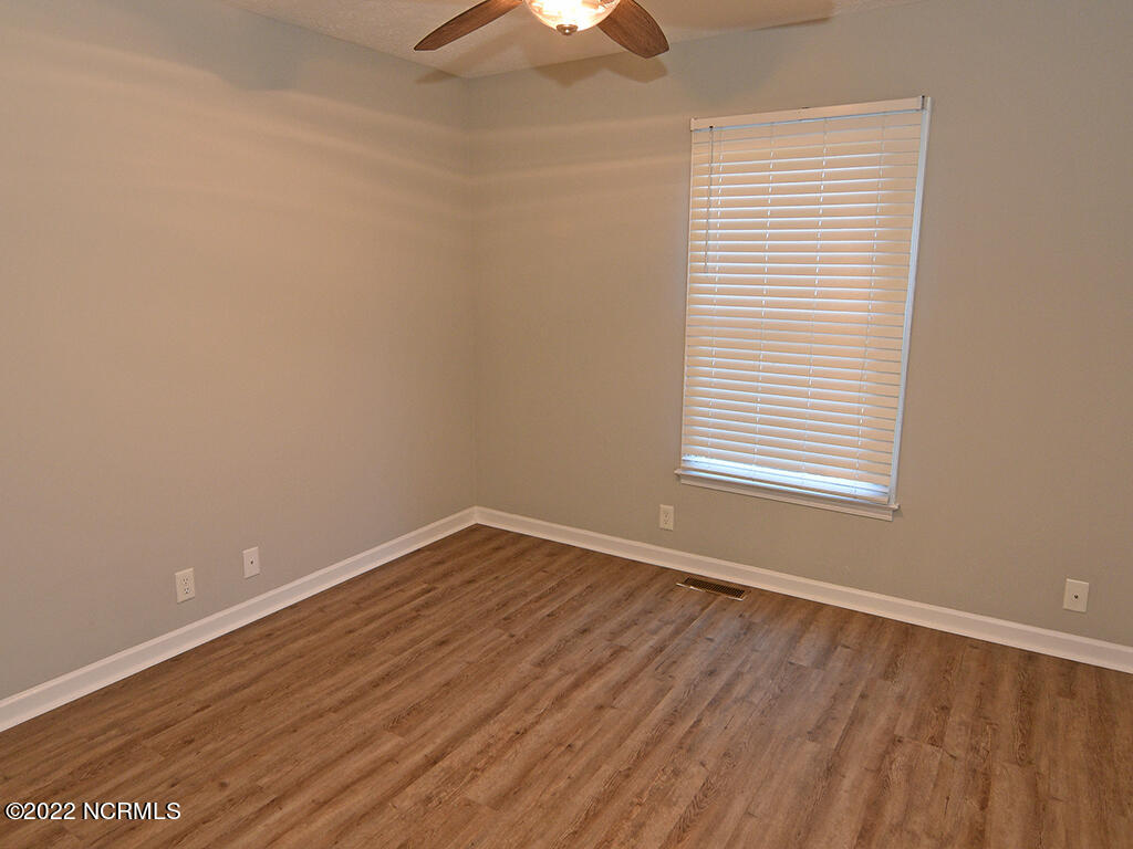 100535873 | Photo 24