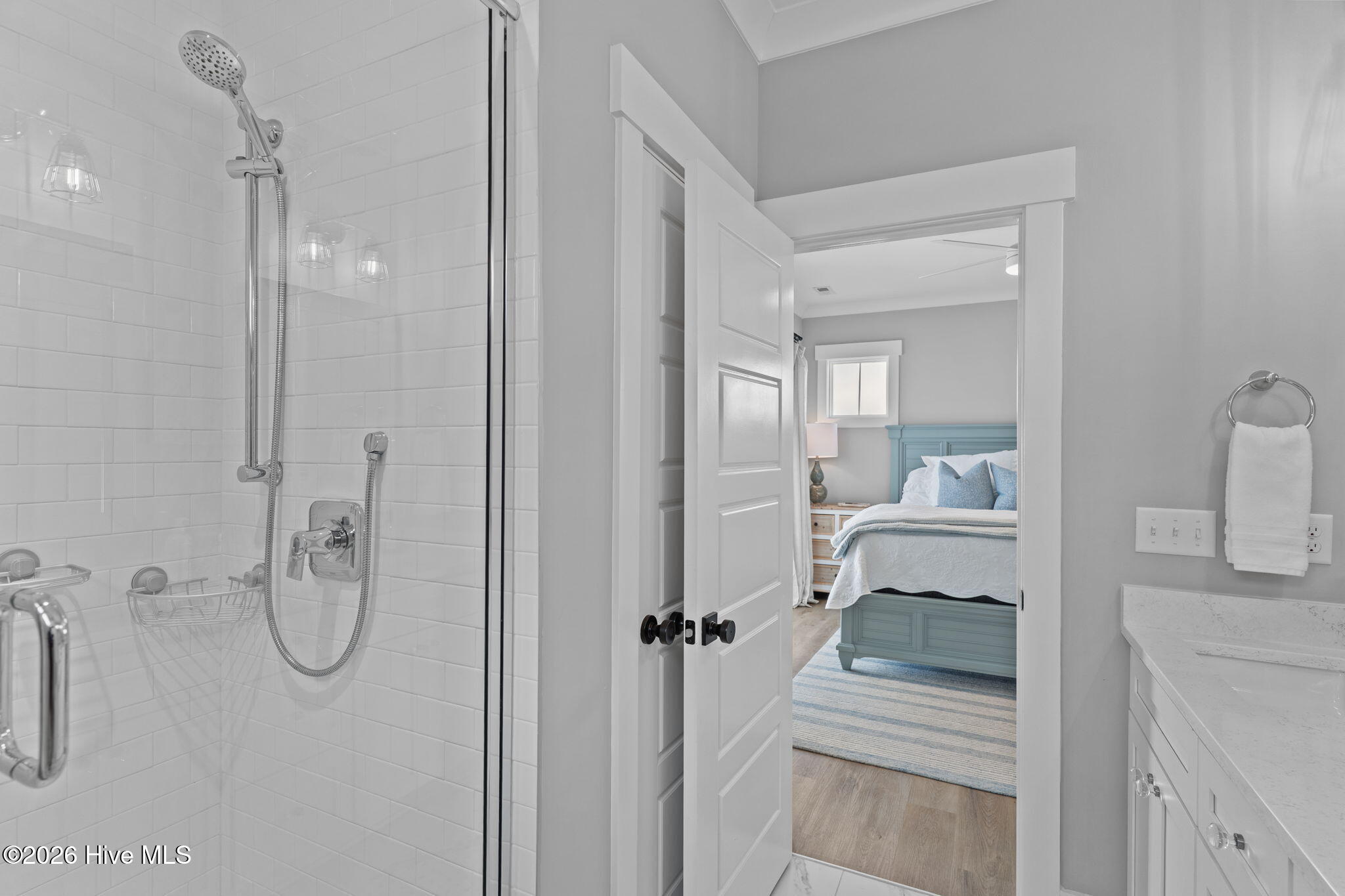 100547454 | Photo 23