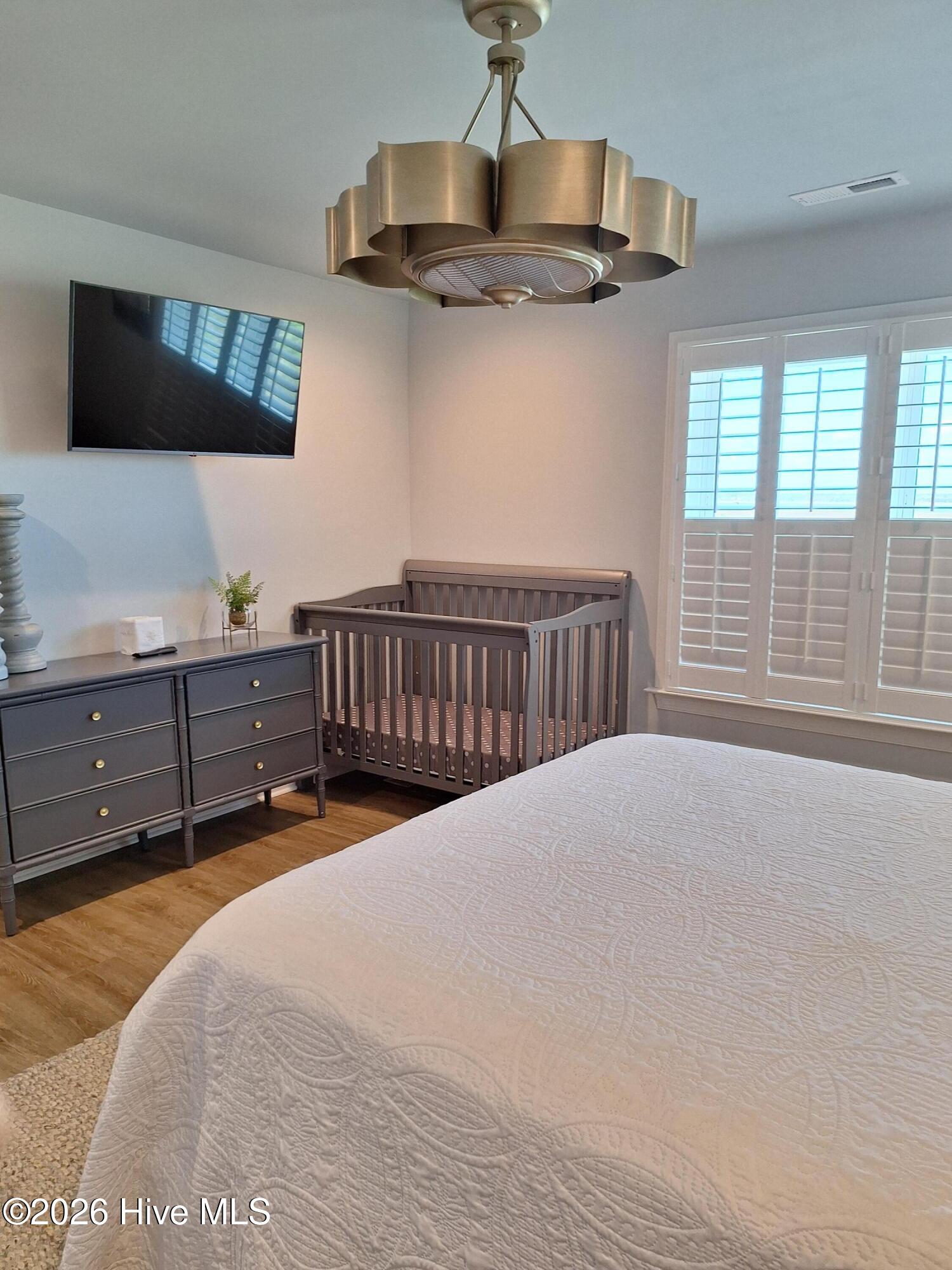 100565037 | Photo 10