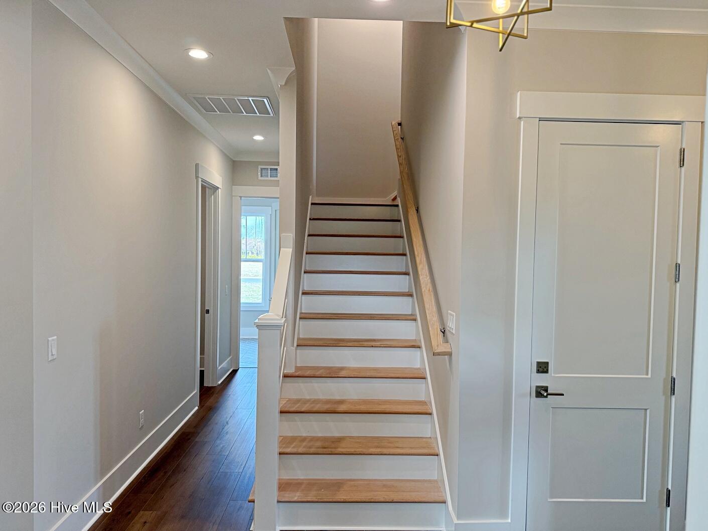 100559103 | Photo 24