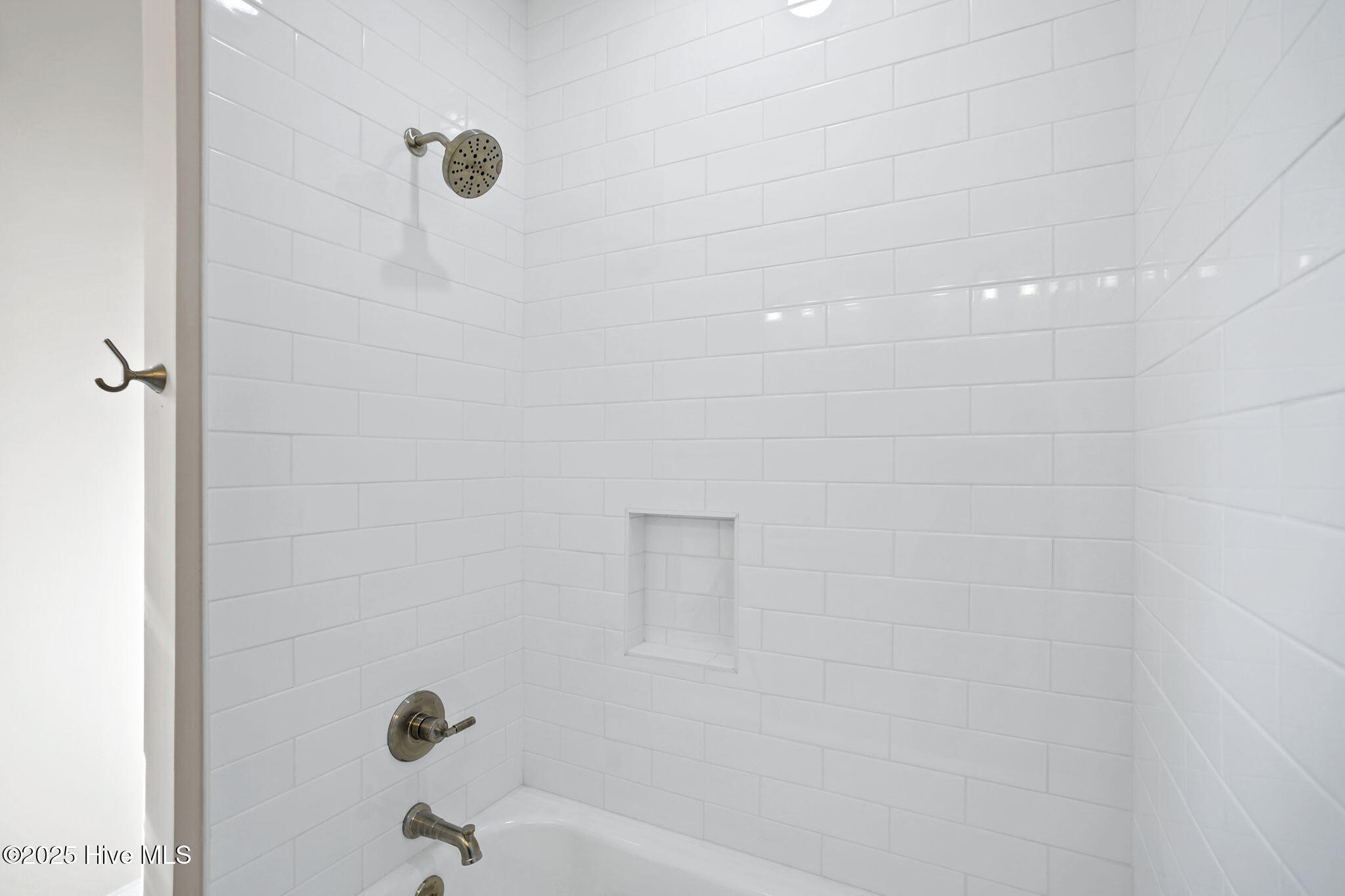 100535041 | Photo 28