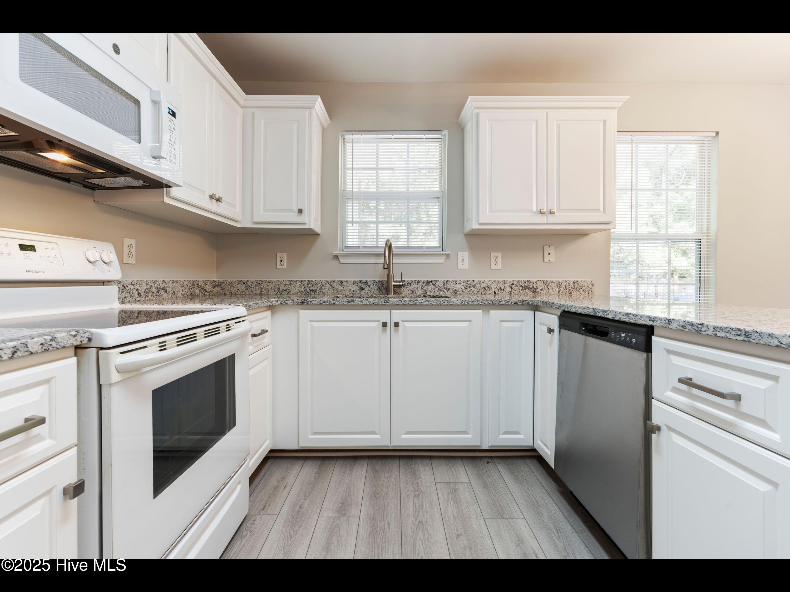 100510875 | Photo 11