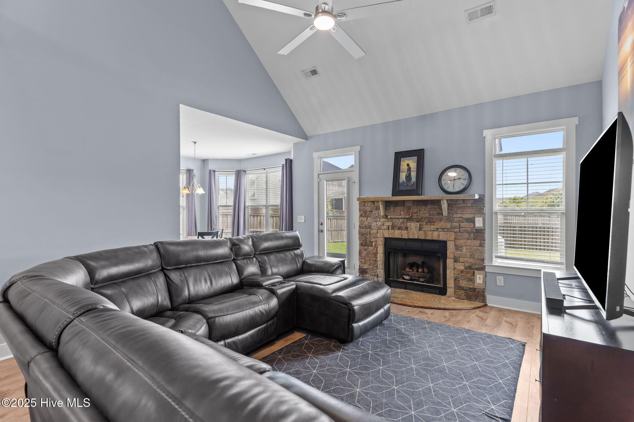 100519611 | Photo 36