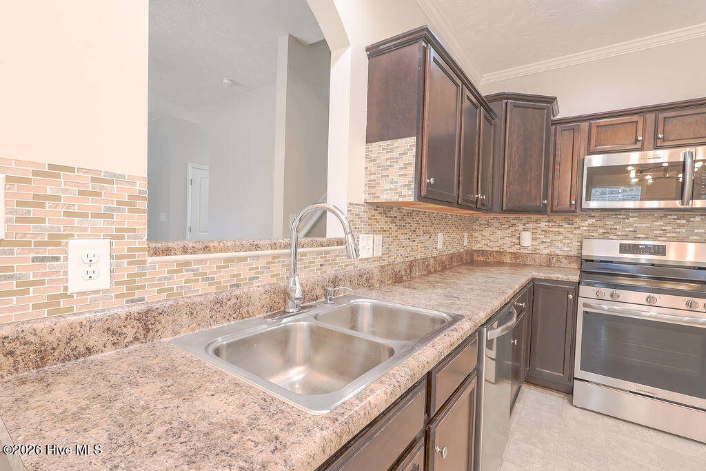 100548131 | Photo 15