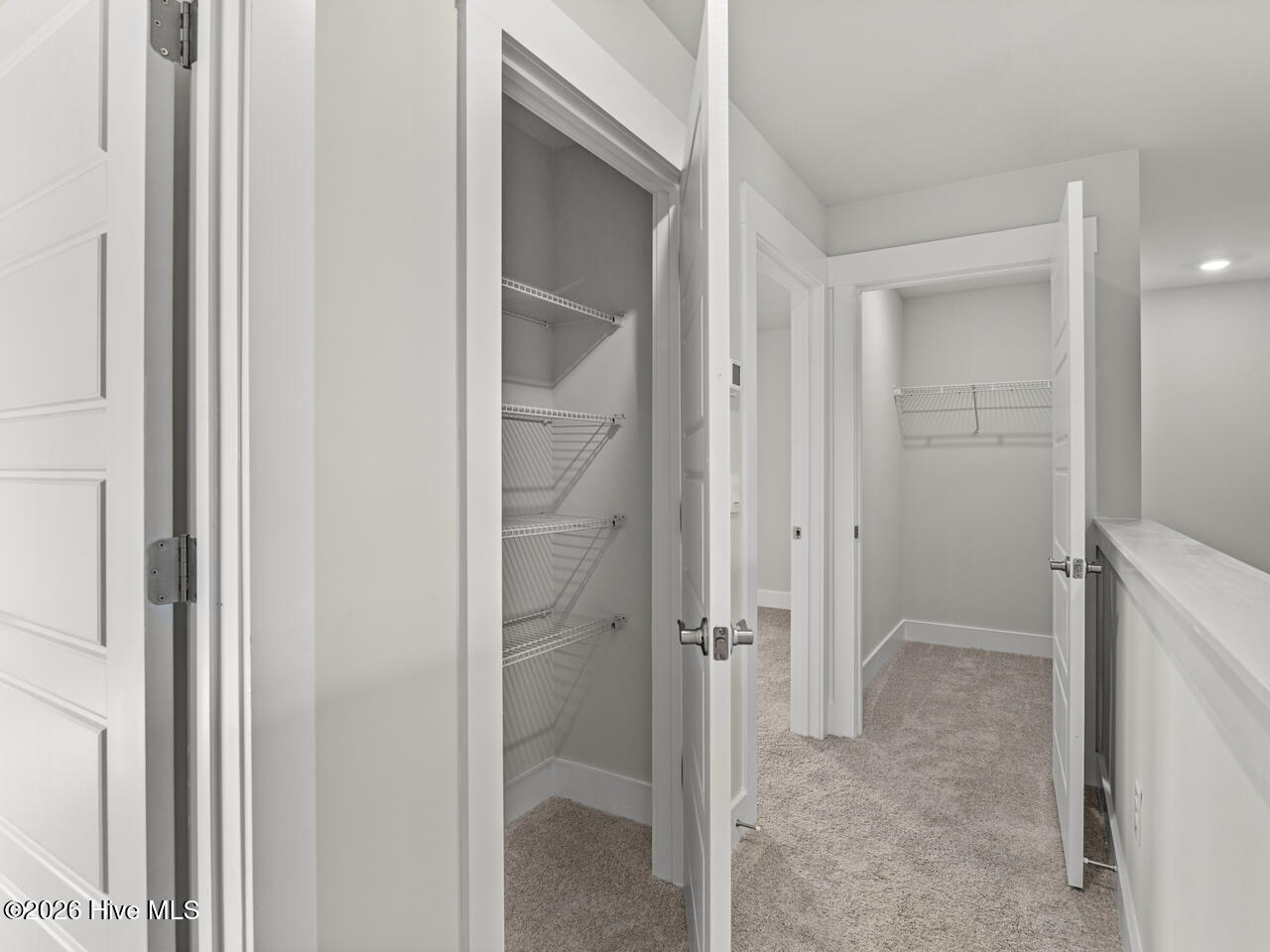 100545600 | Photo 40