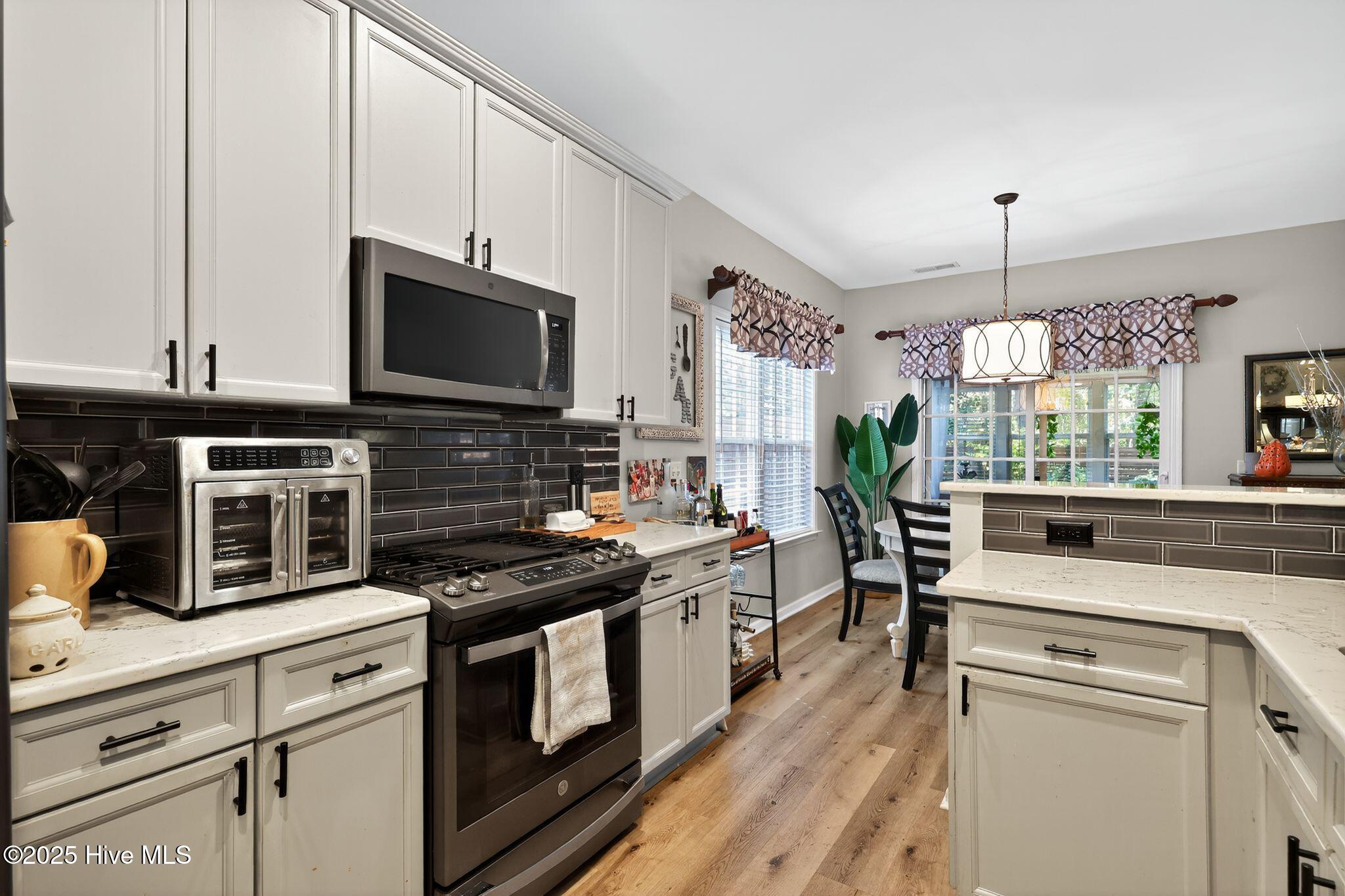 100539359 | Photo 11