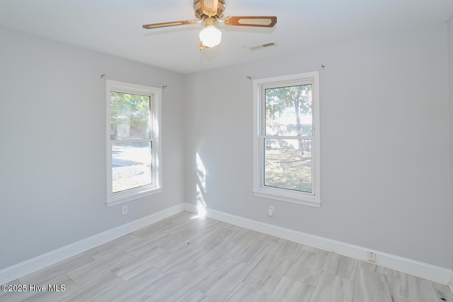 100534468 | Photo 12