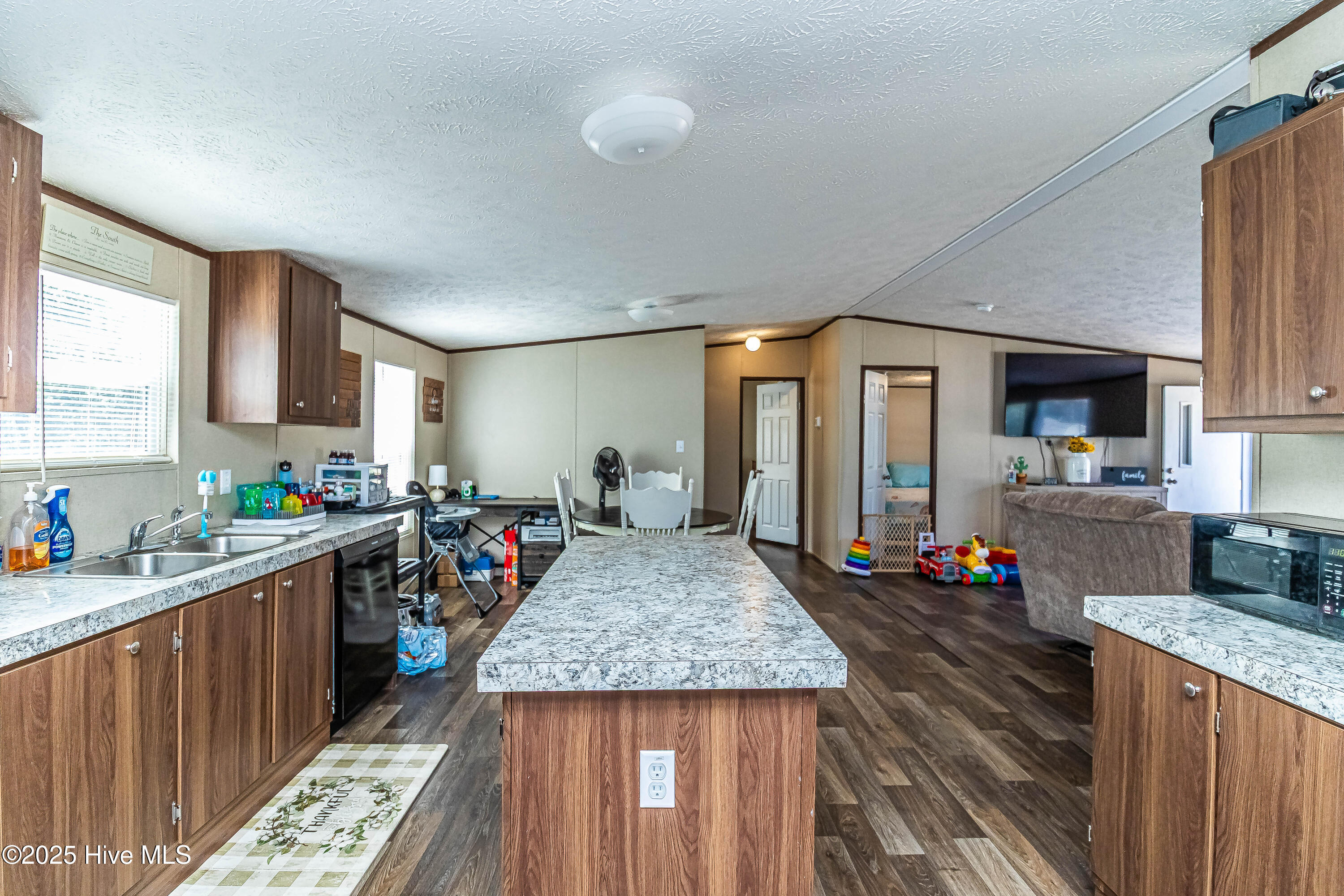 100532015 | Photo 12