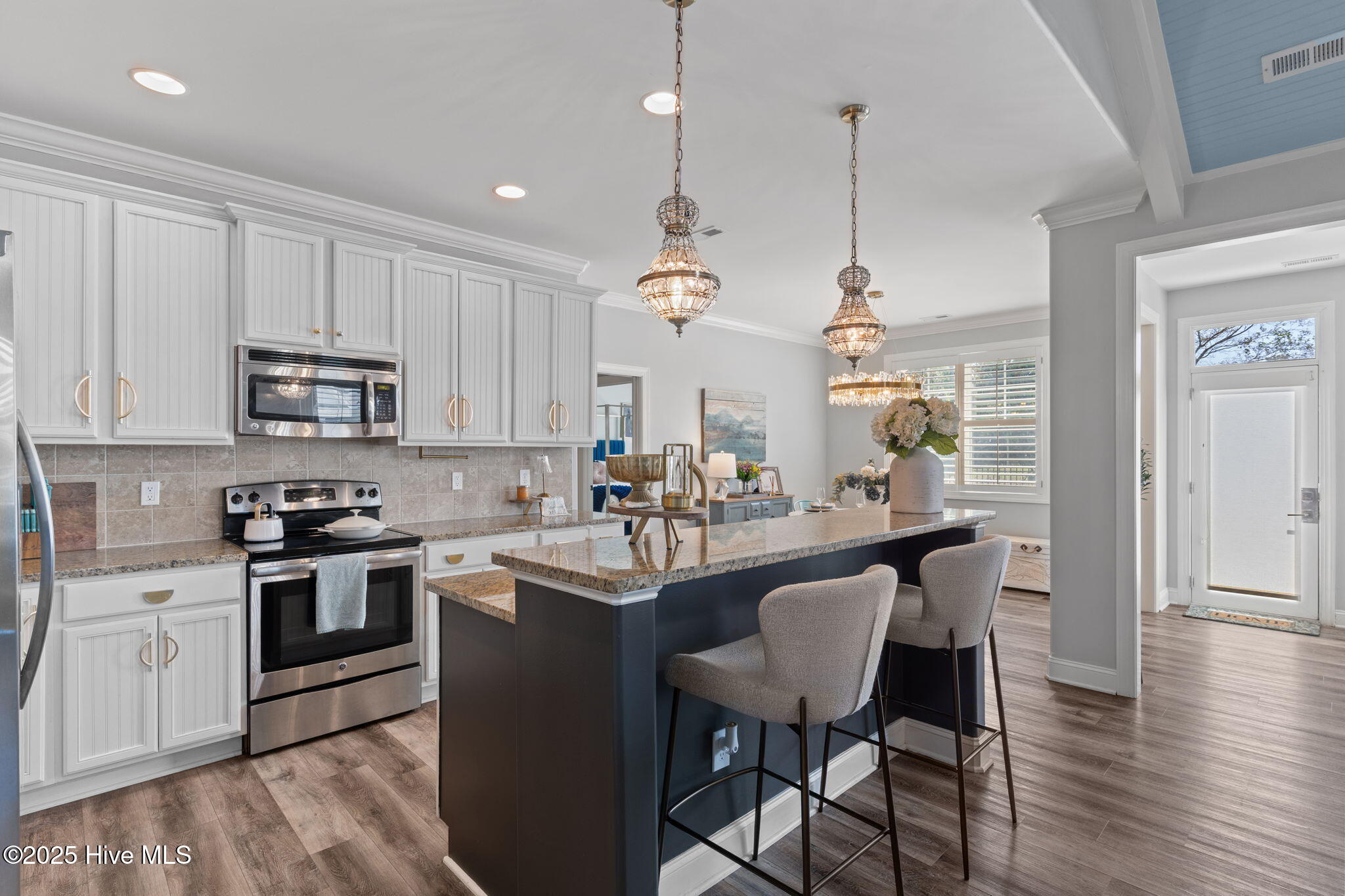 100534405 | Photo 14