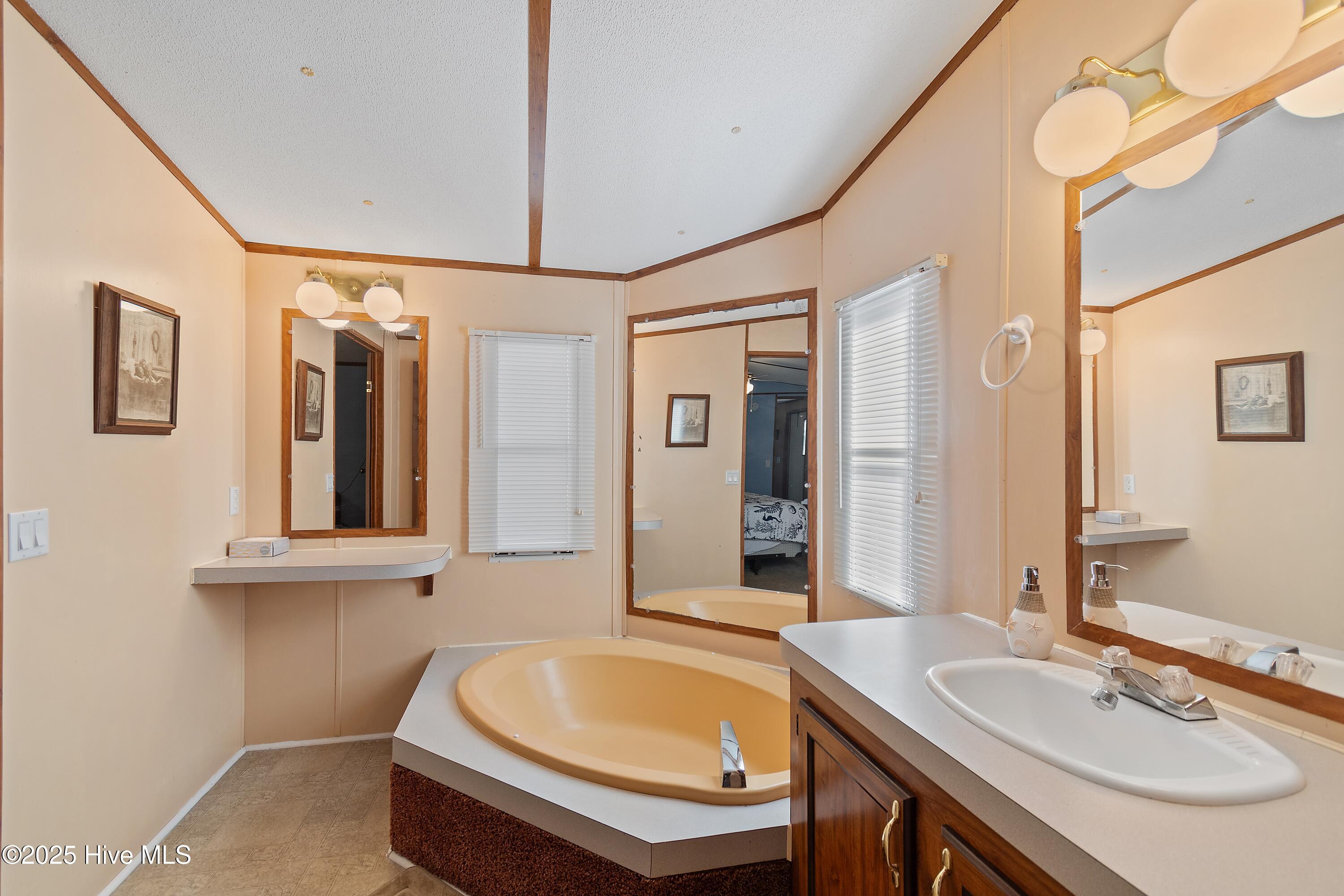 100543212 | Photo 25