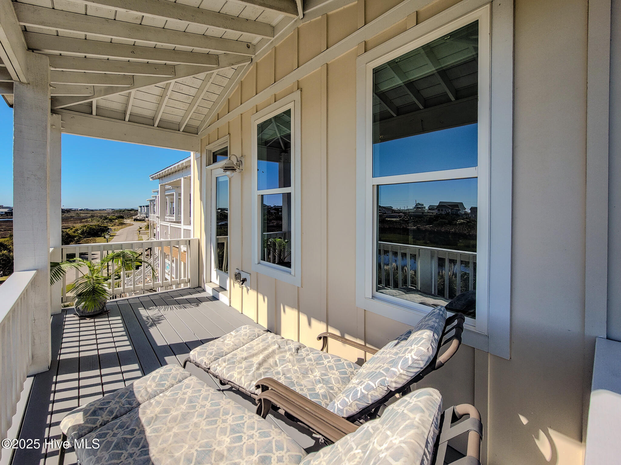 100538733 | Photo 25