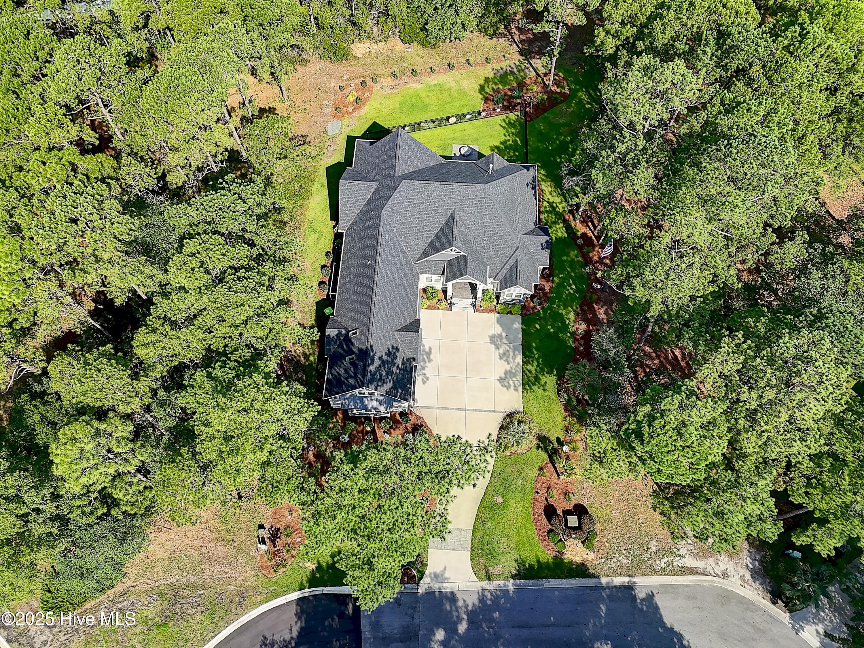 100518411 | Photo 57