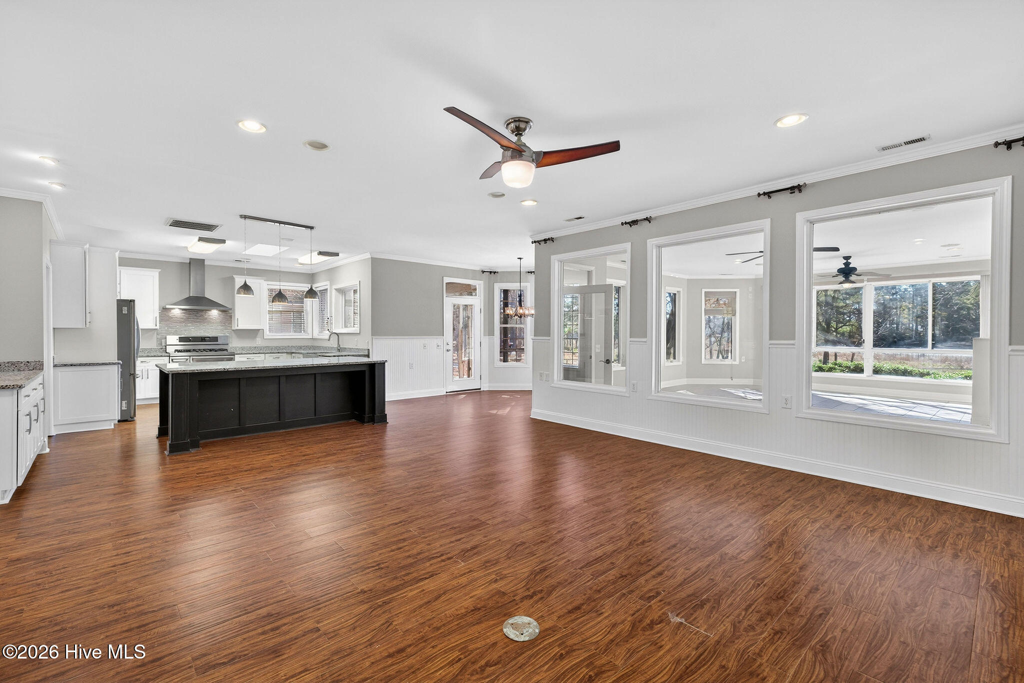 100549331 | Photo 25