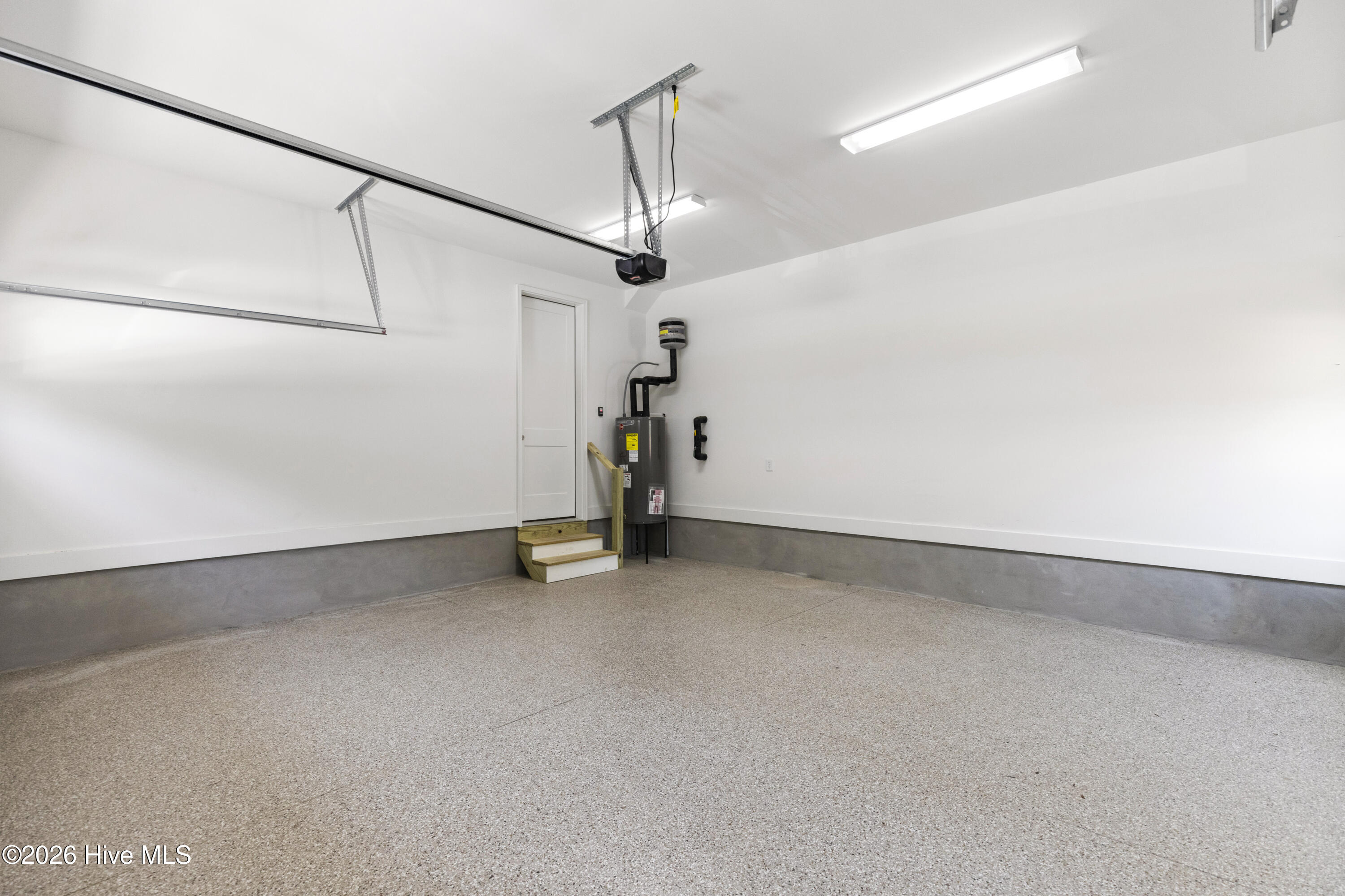 100553830 | Photo 46