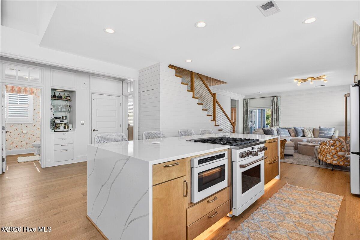 100549298 | Photo 17