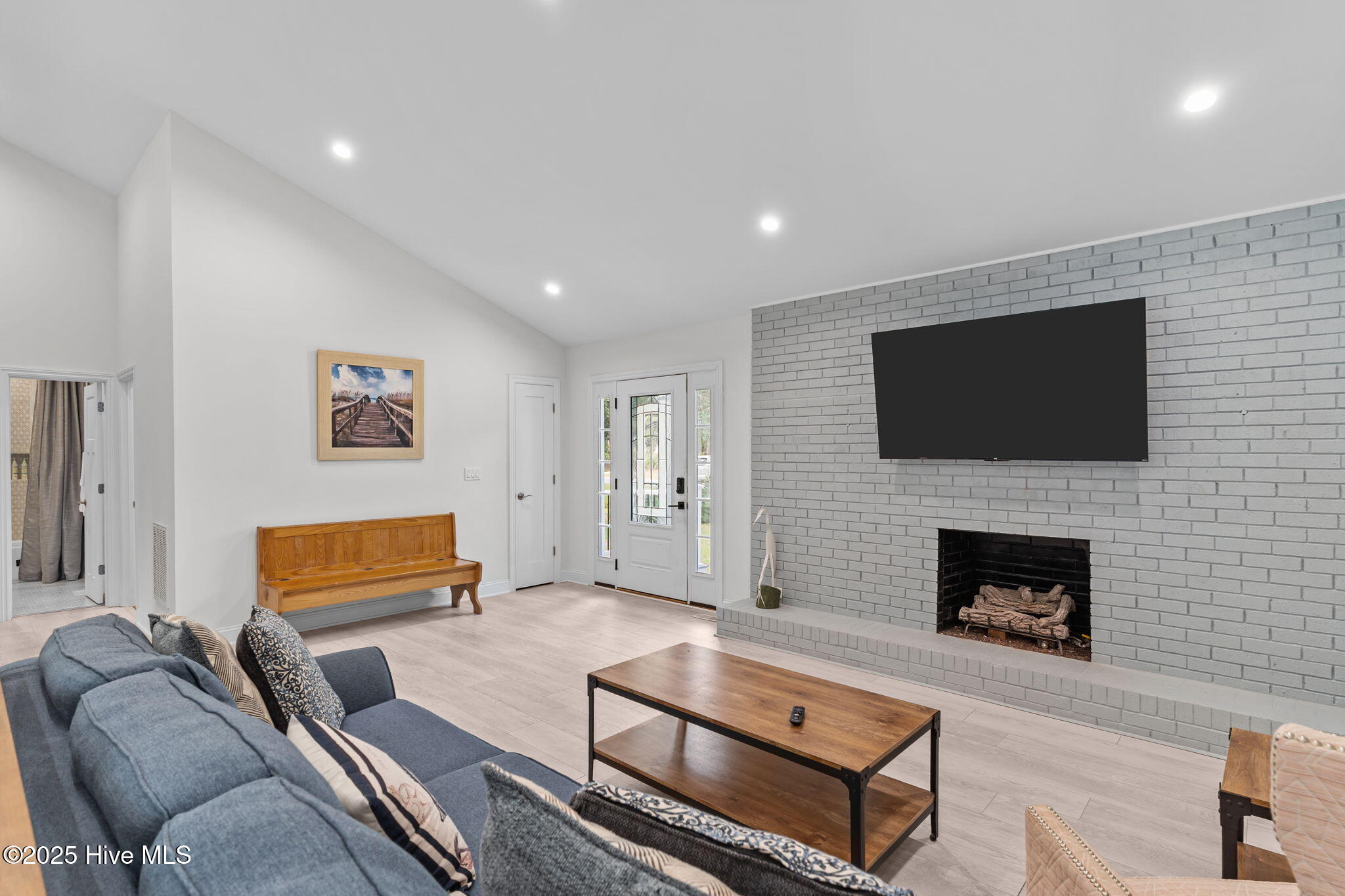 100564667 | Photo 20