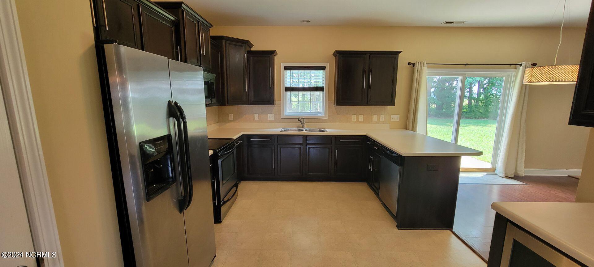 100556594 | Photo 11