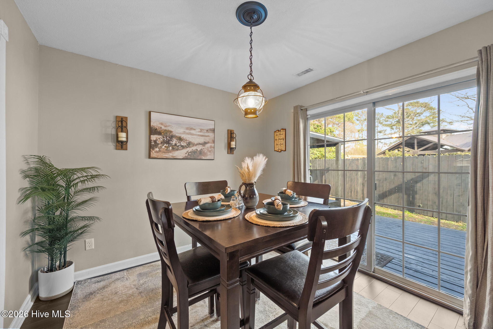 100548393 | Photo 11