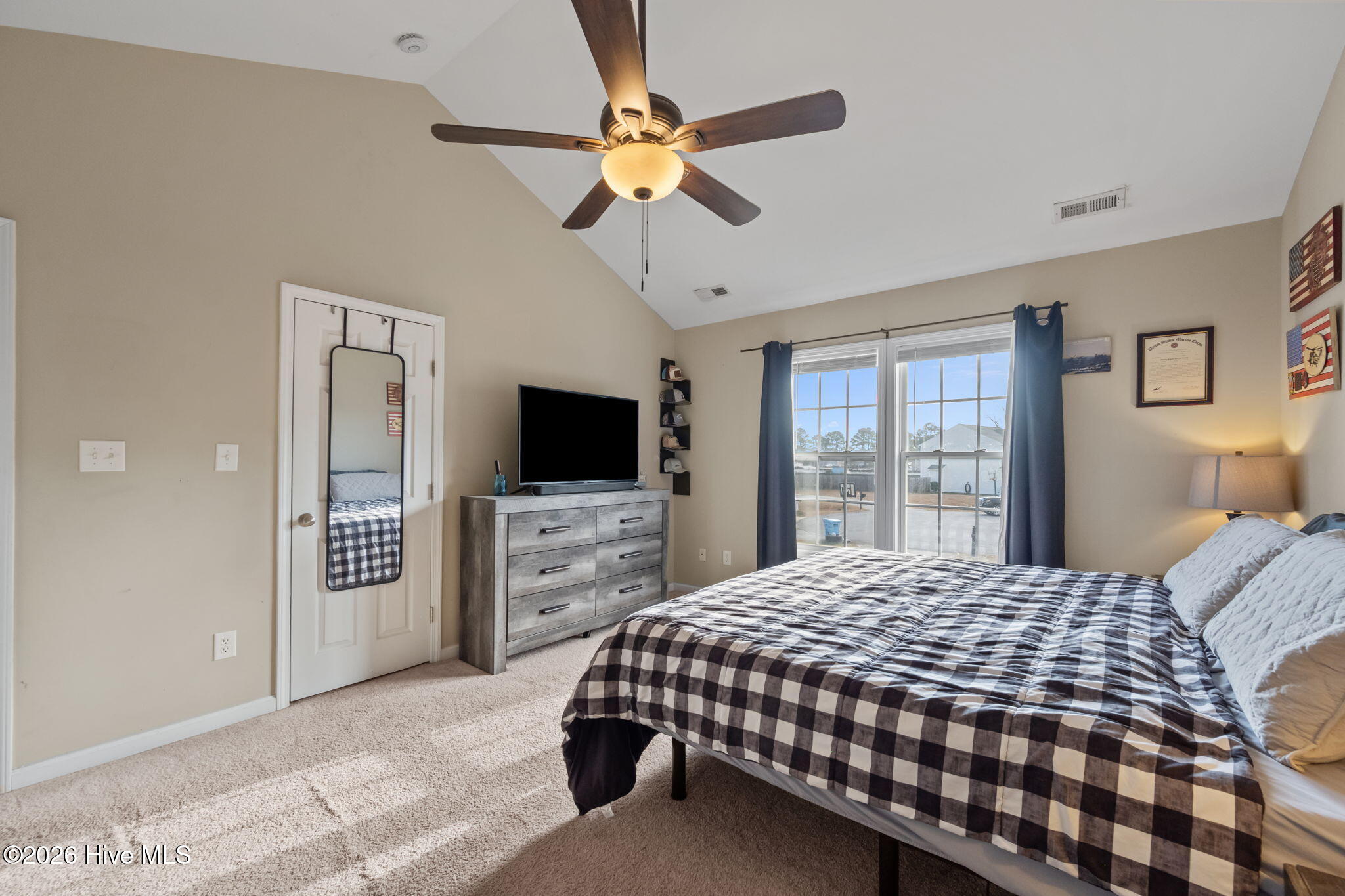 100547429 | Photo 24