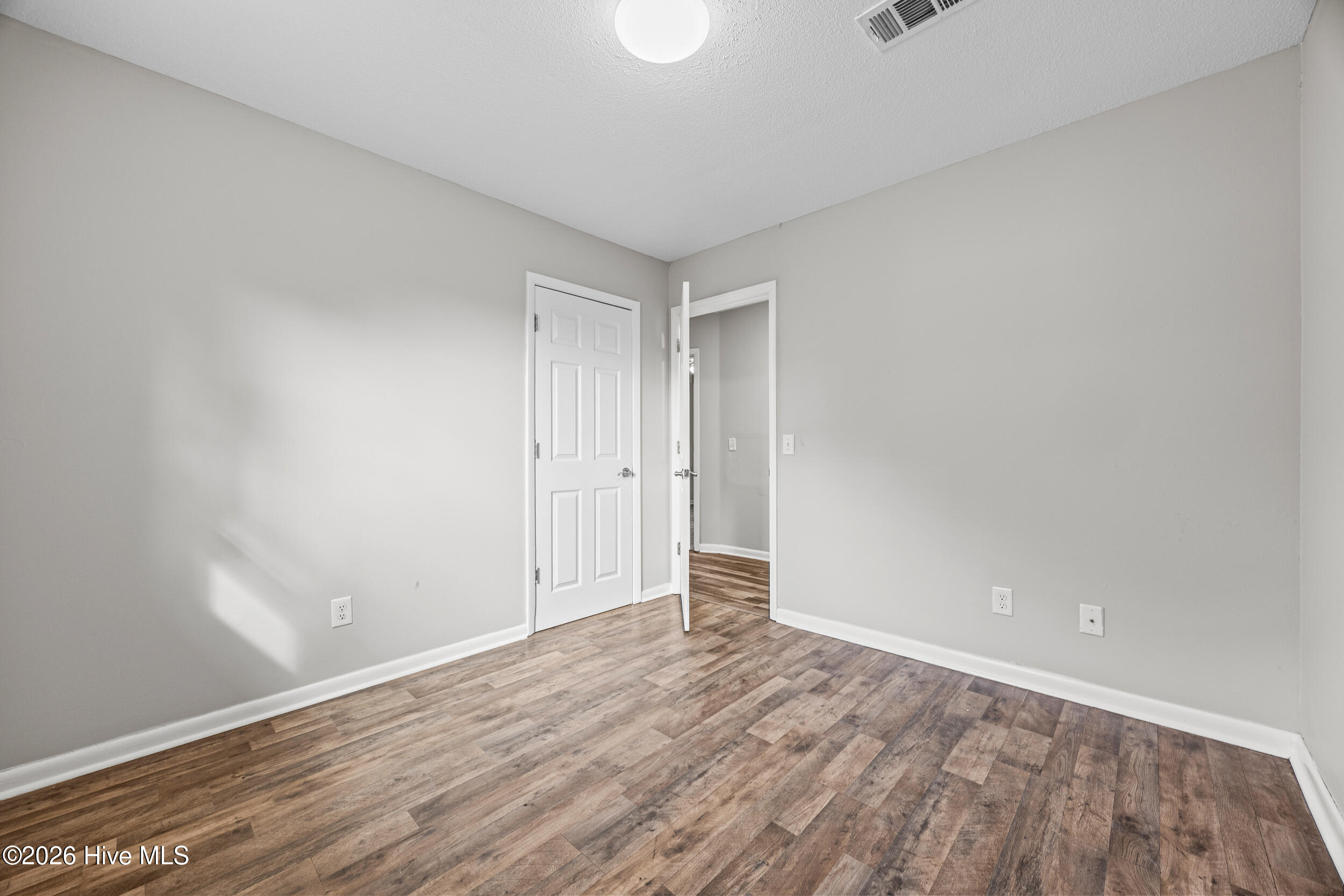 100540773 | Photo 26