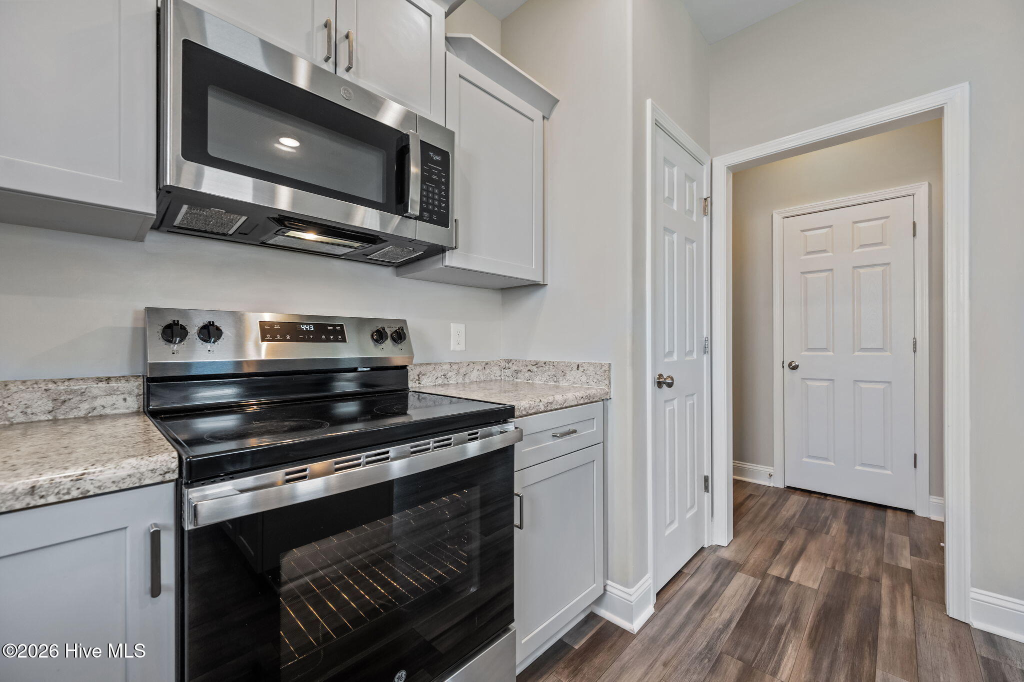 100560857 | Photo 16