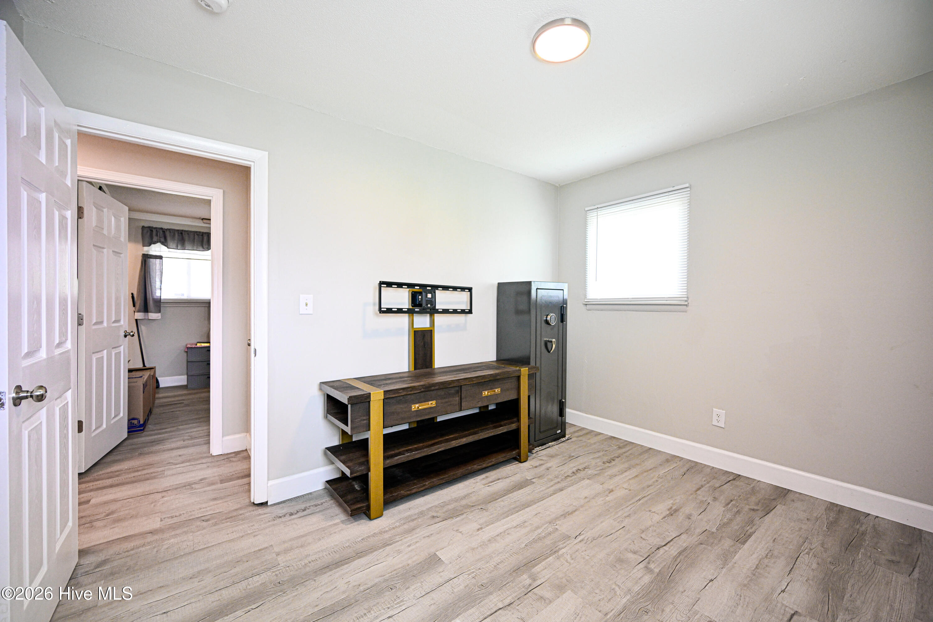 100564007 | Photo 30