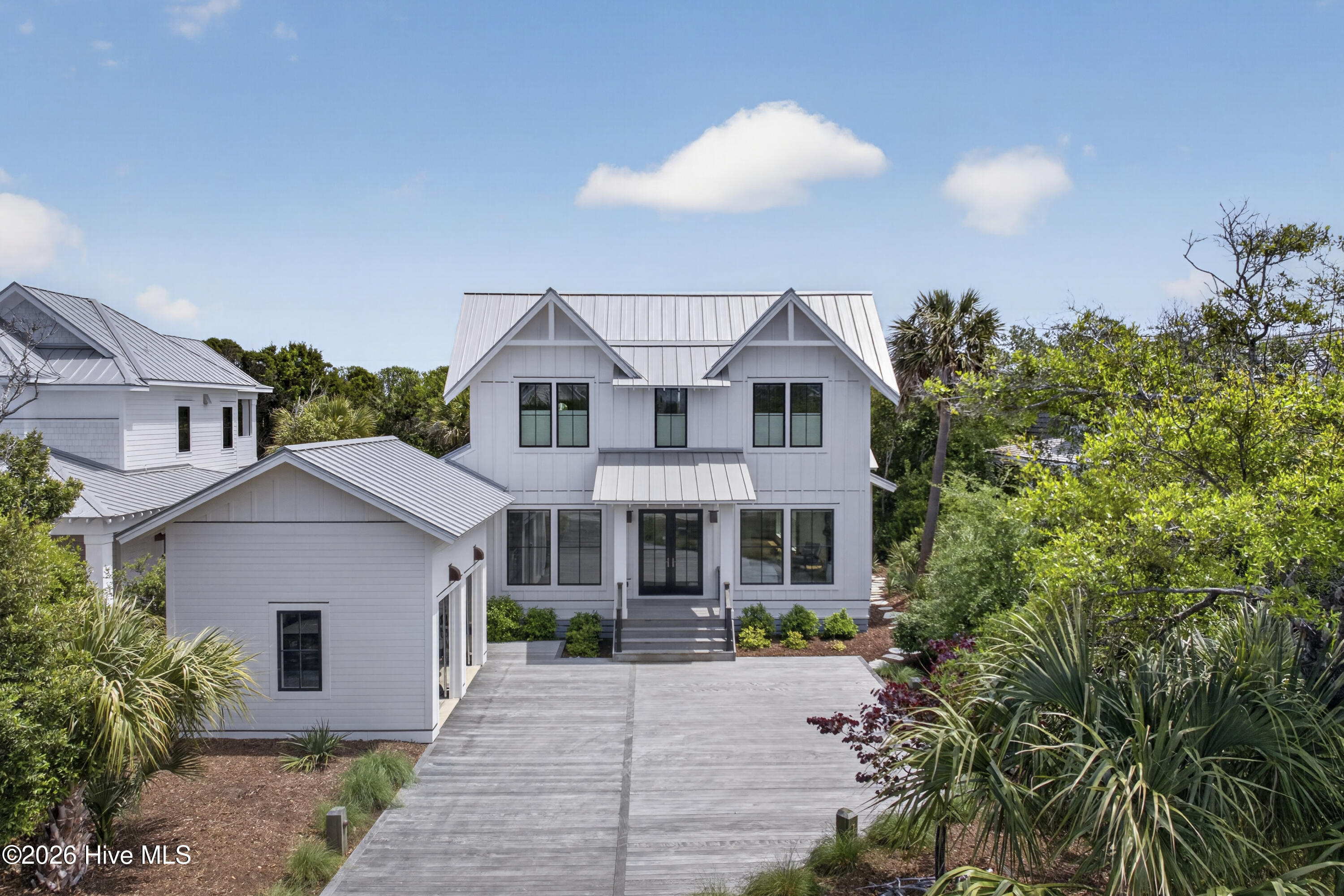 100566186 | Photo 77