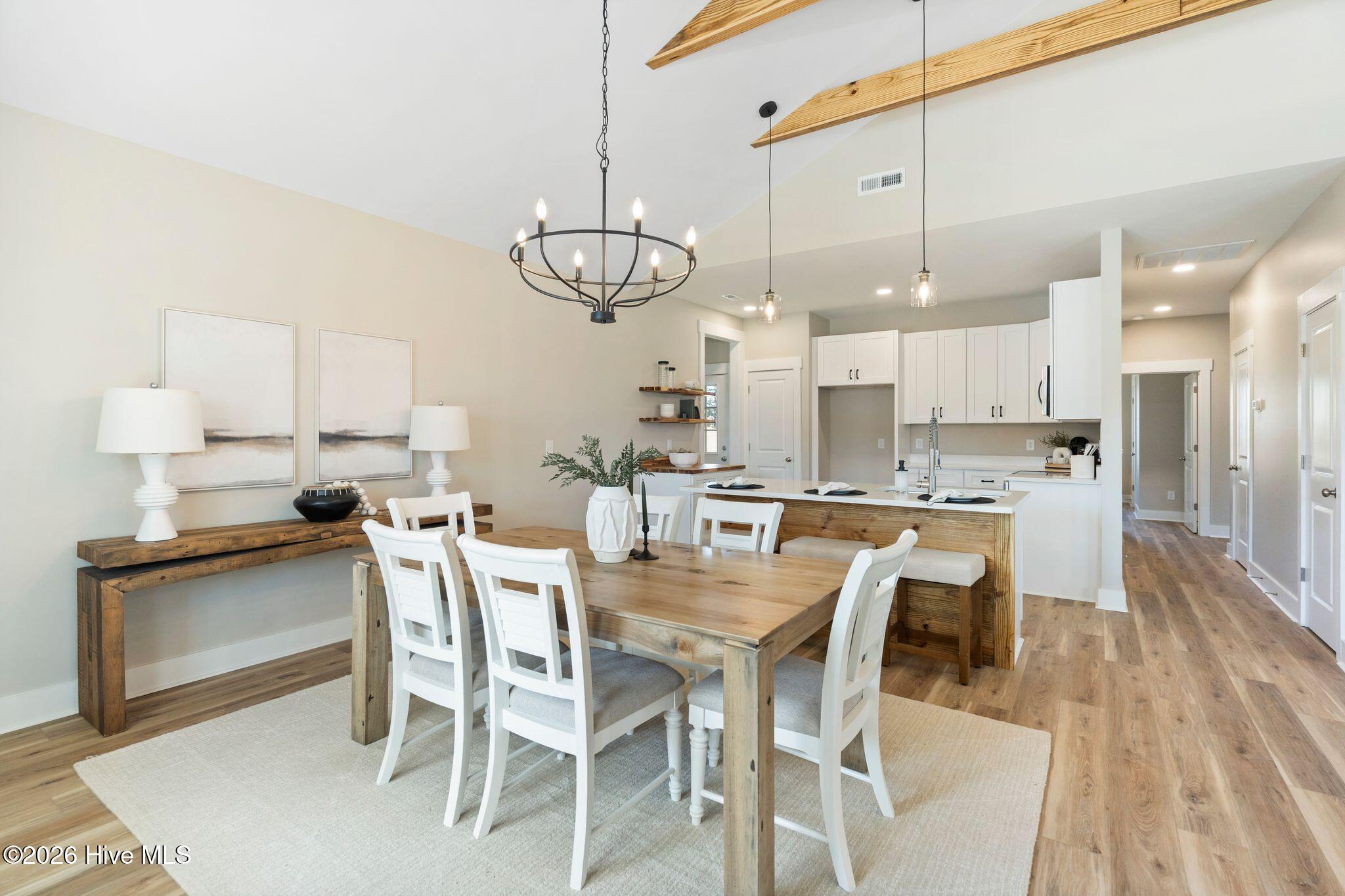 100558463 | Photo 18