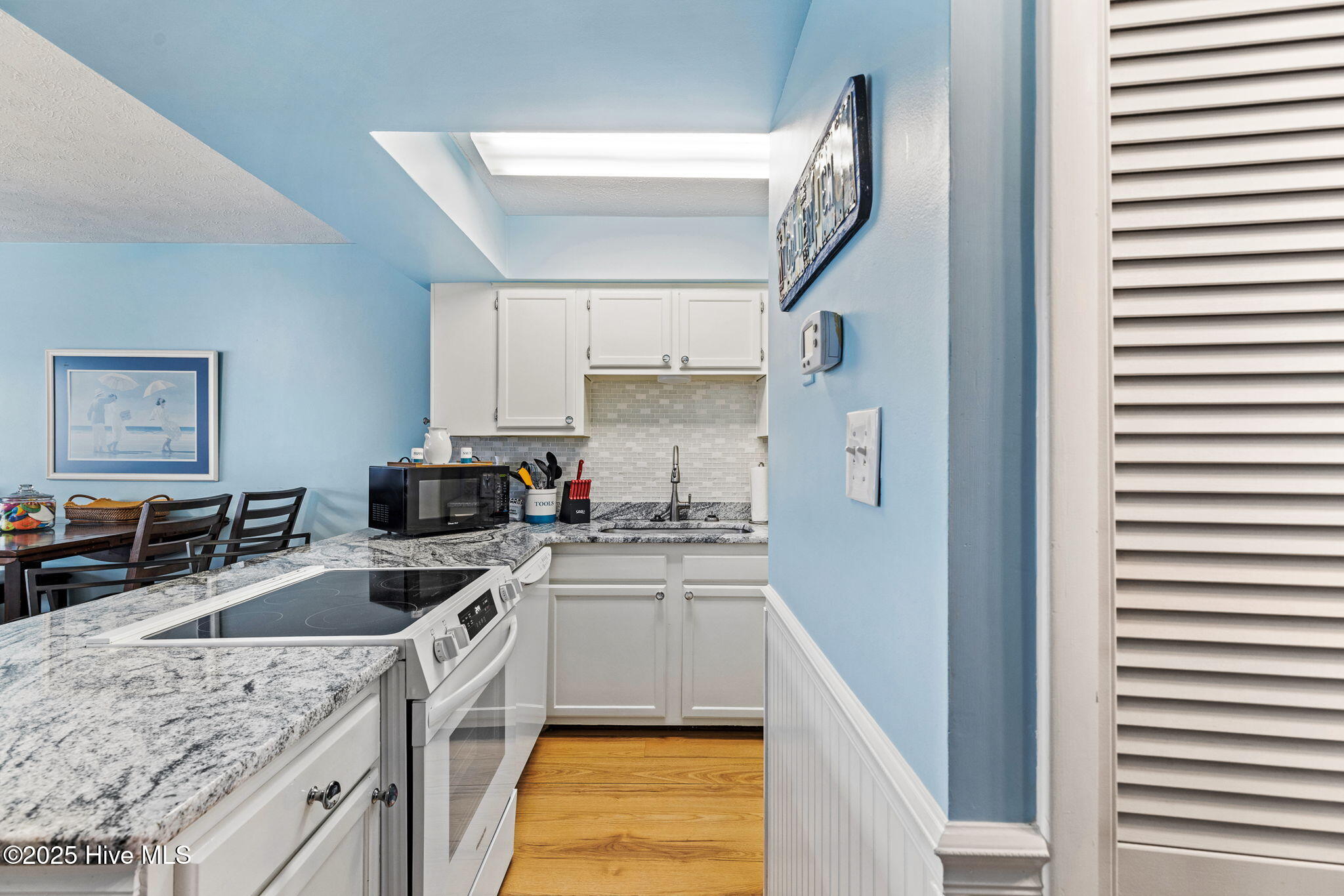 100546848 | Photo 15