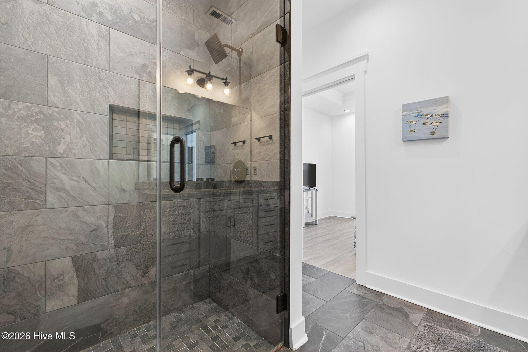 100555045 | Photo 54