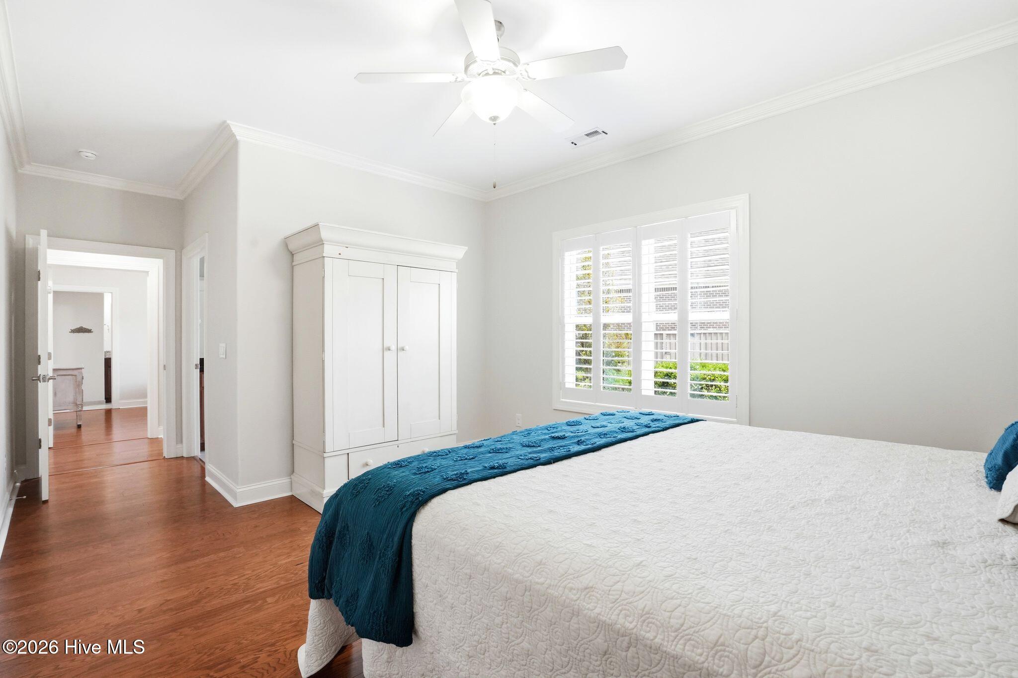 100565235 | Photo 51