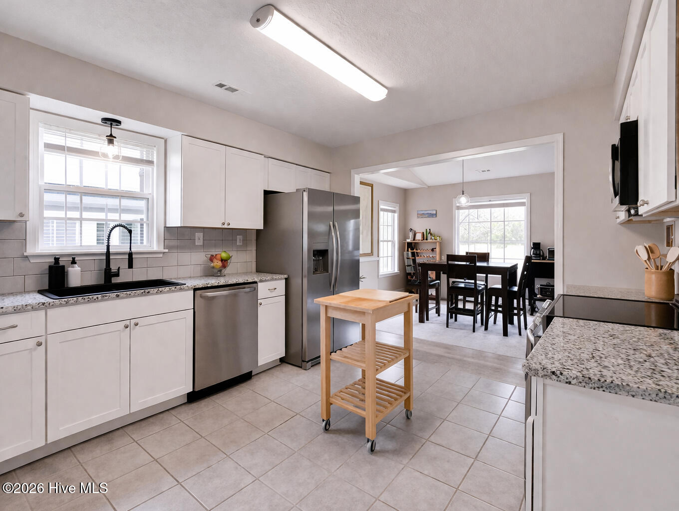 100562387 | Photo 21