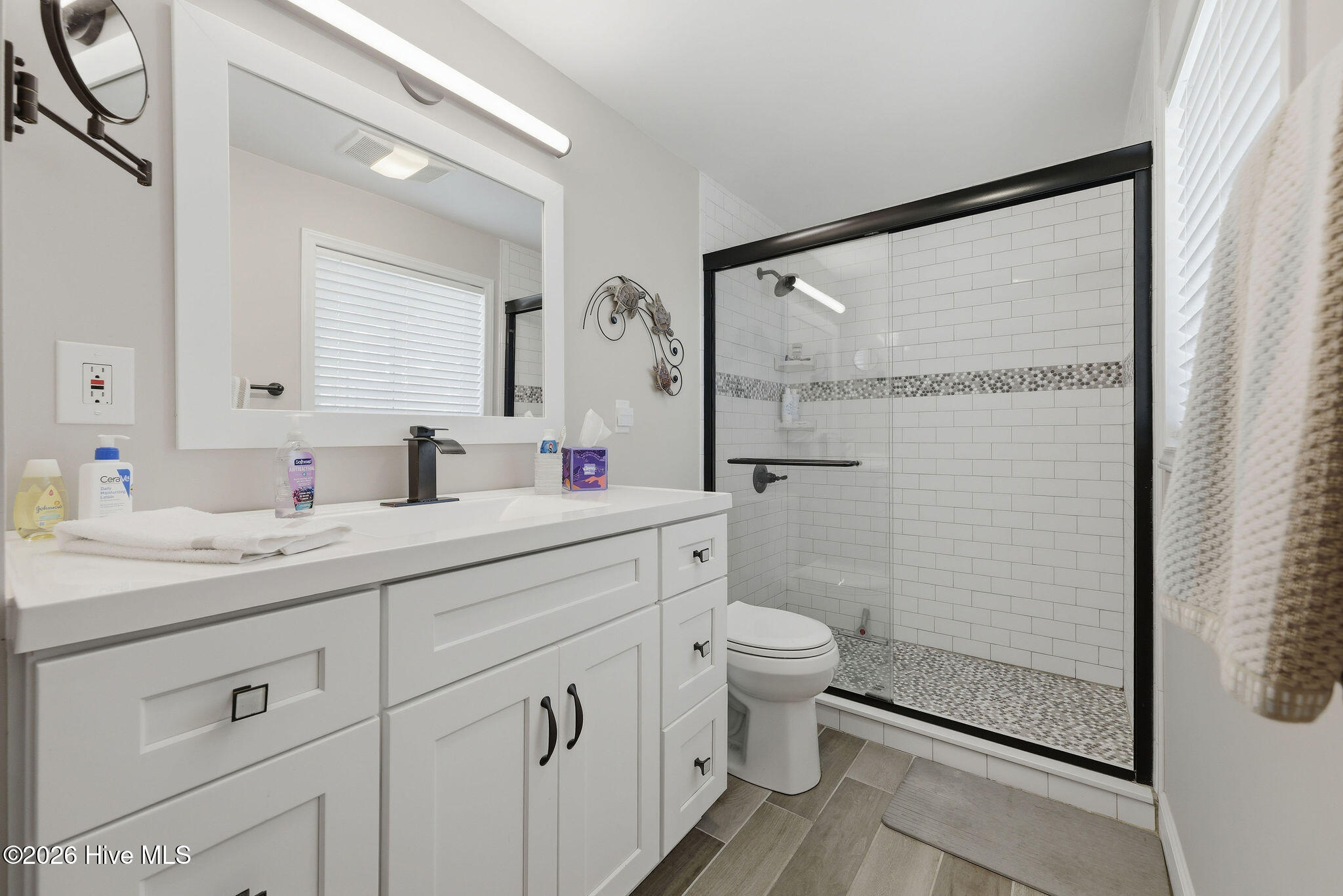 100566548 | Photo 26