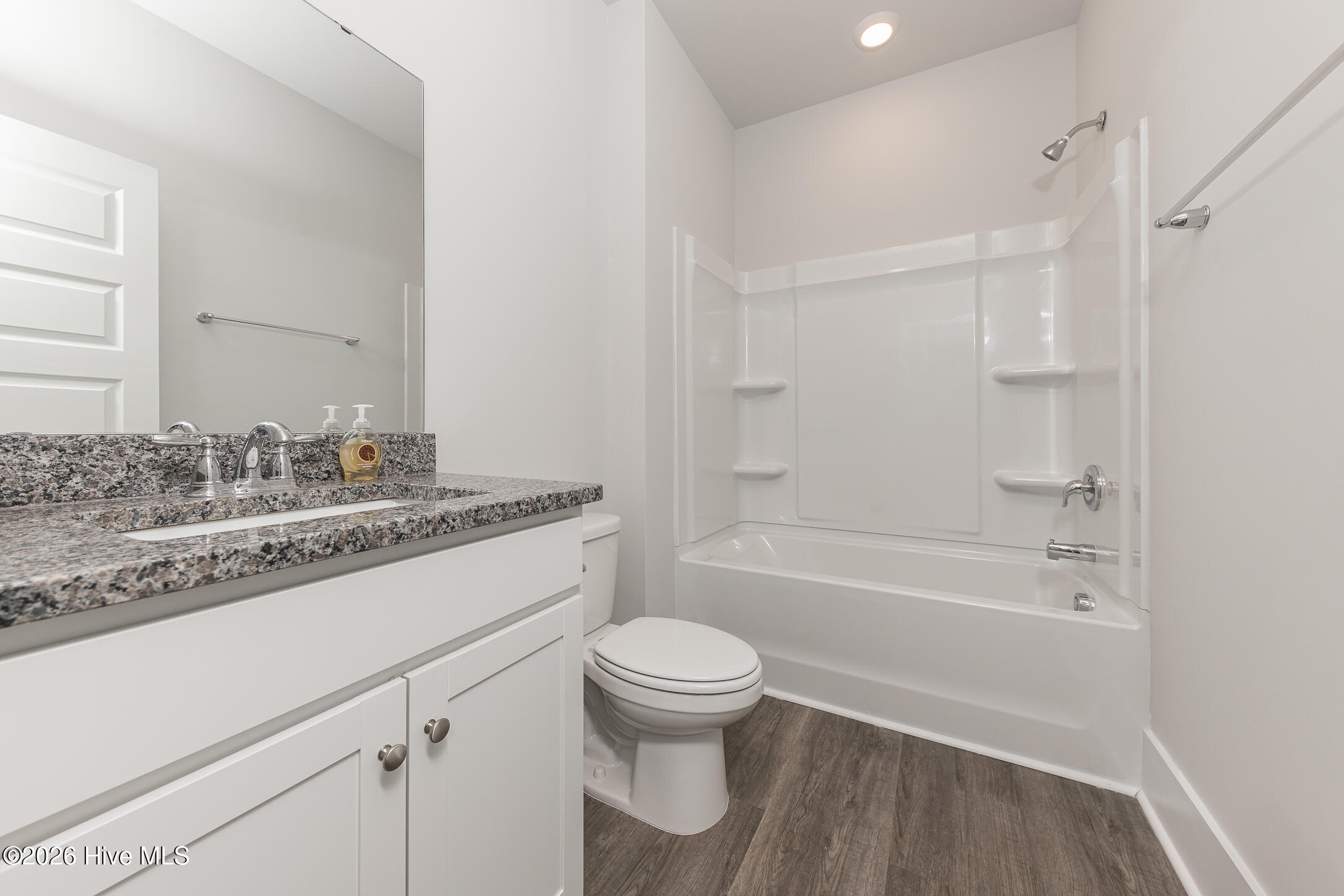 100547064 | Photo 23