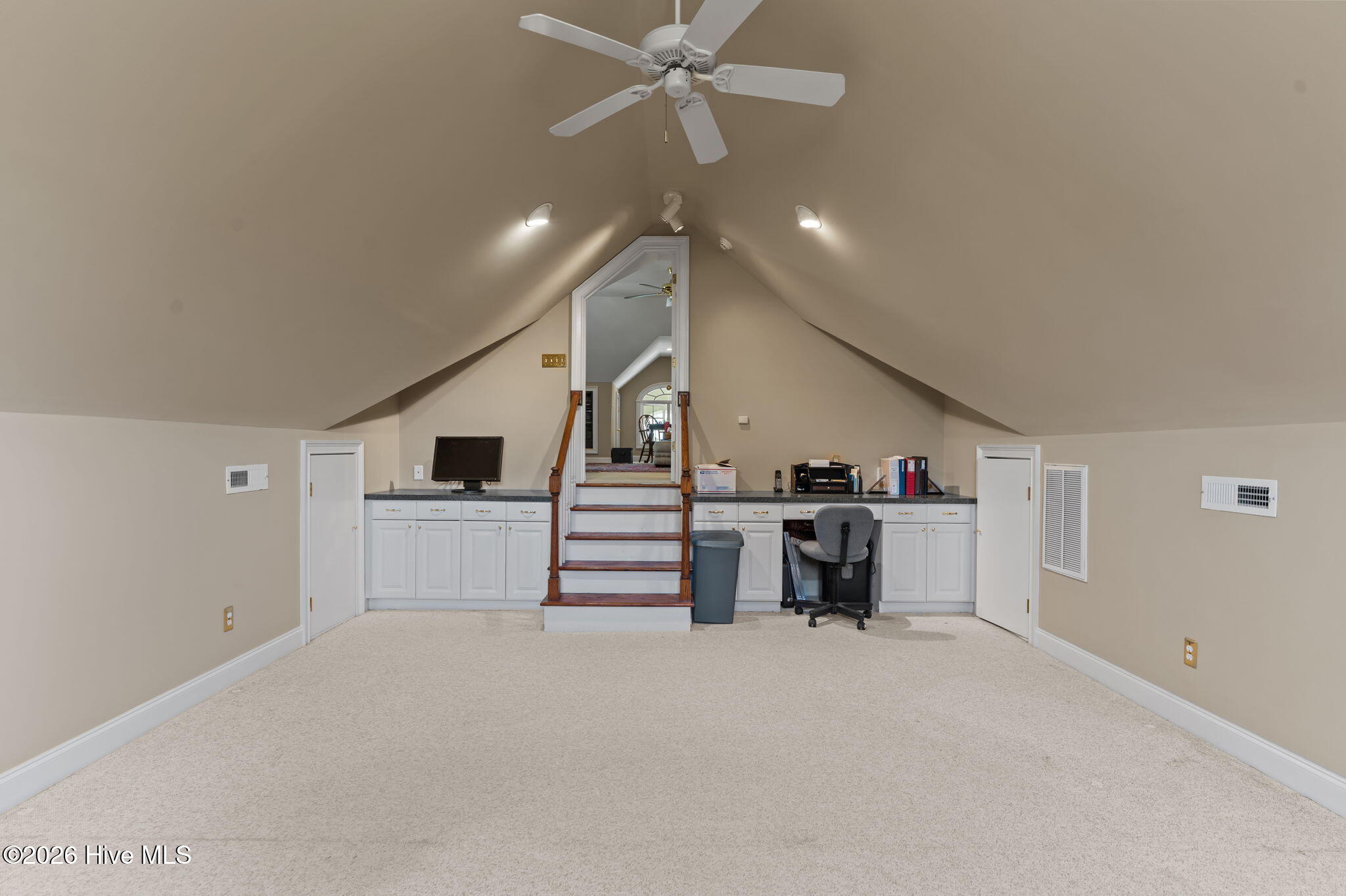 100564418 | Photo 41