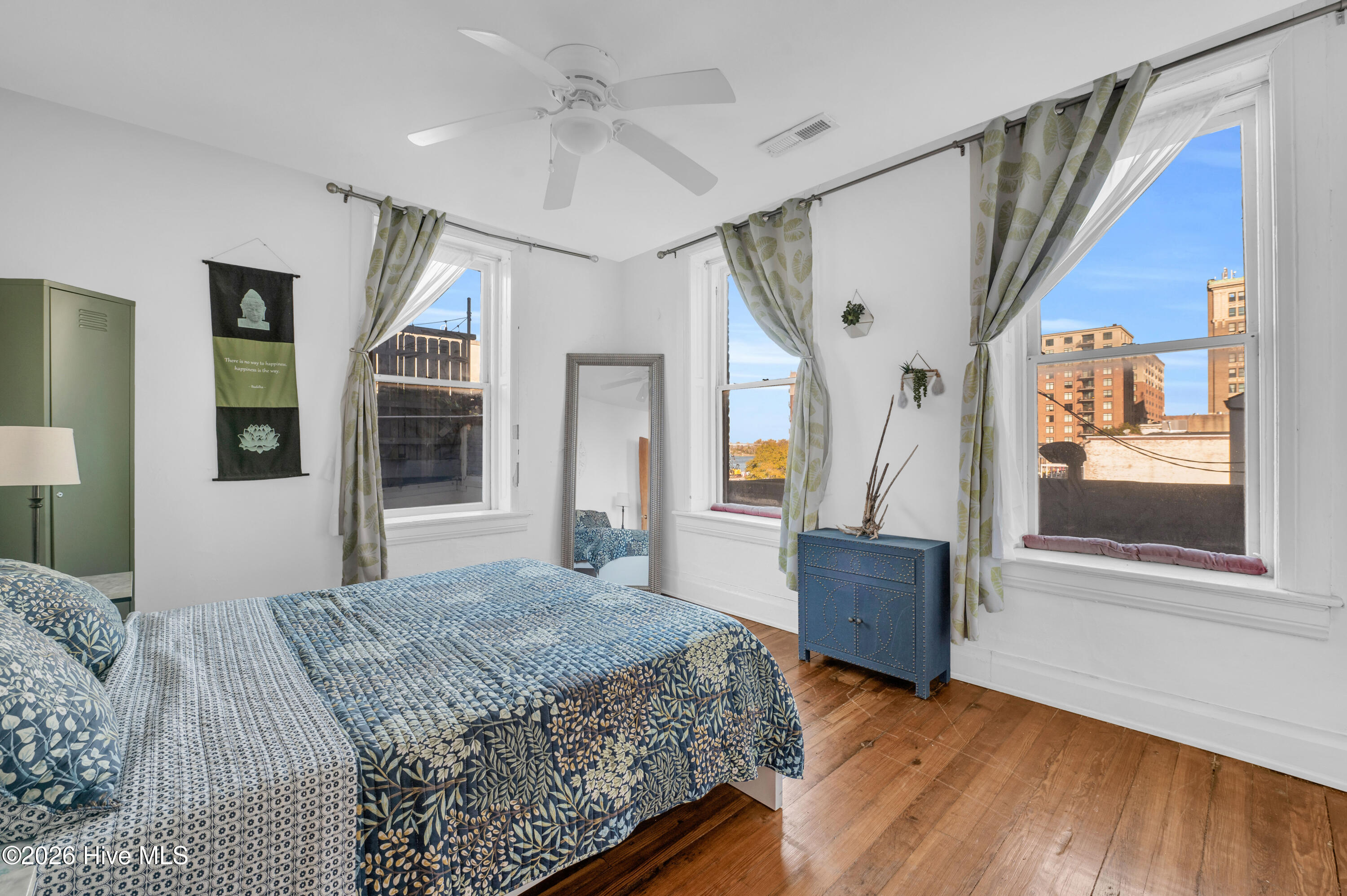 100555401 | Photo 10