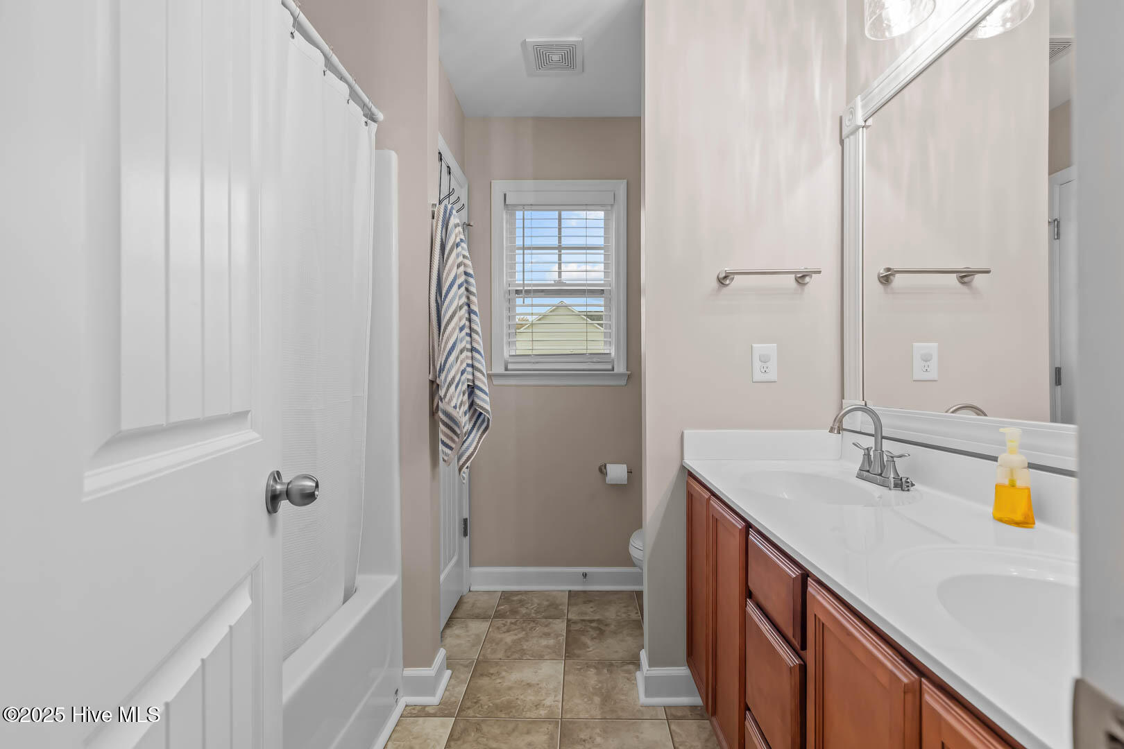 100541286 | Photo 23