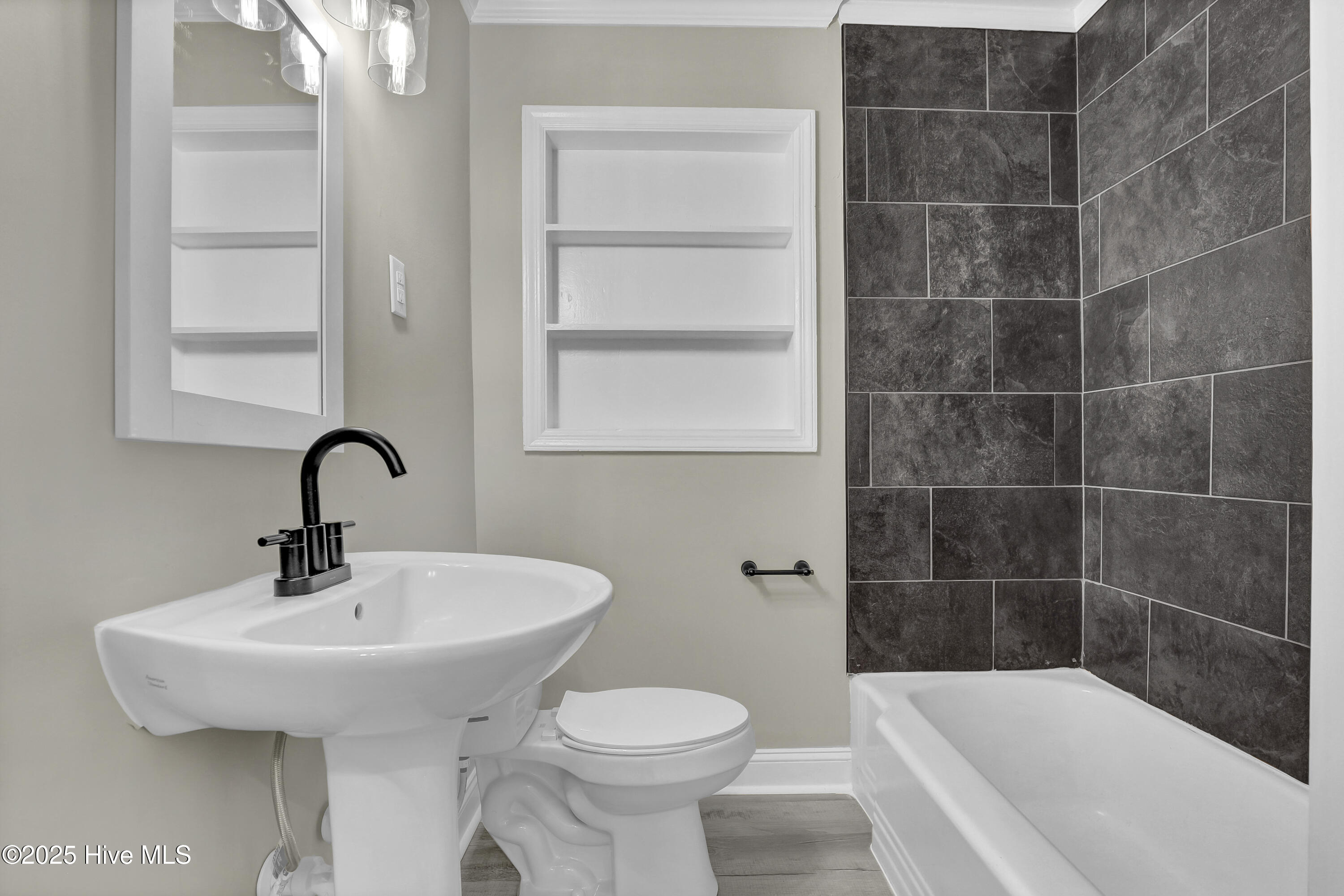 100534298 | Photo 22